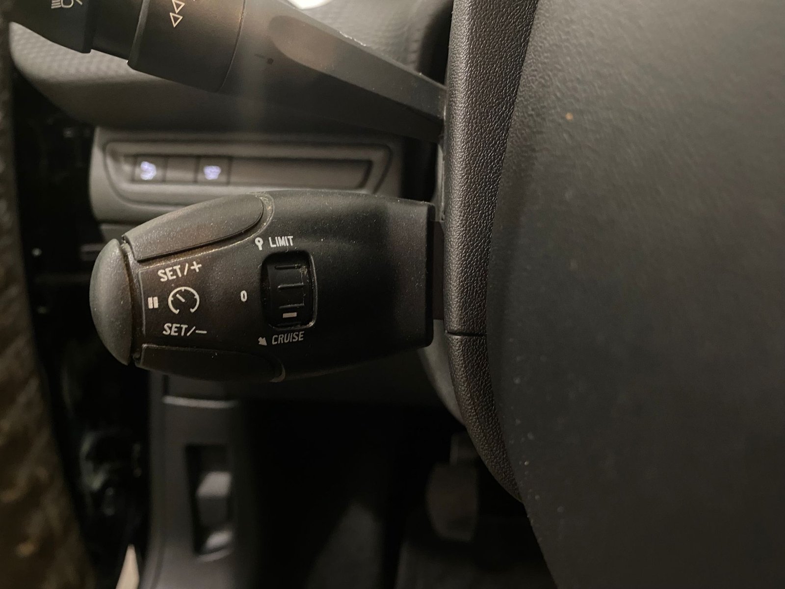 PEUGEOT 208 5P Signature BlueHDi 73KW 100CV