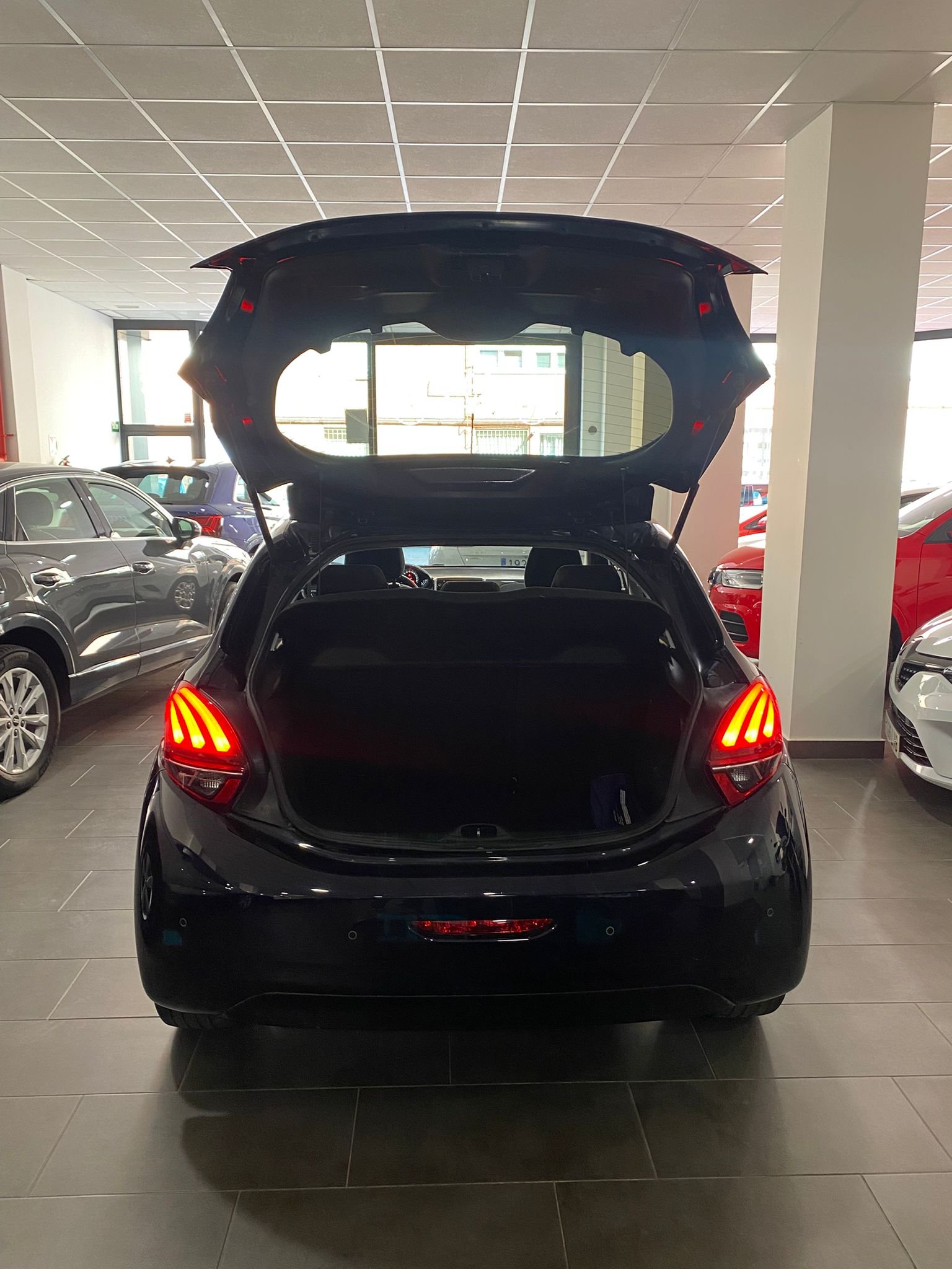 PEUGEOT 208 5P Signature BlueHDi 73KW 100CV