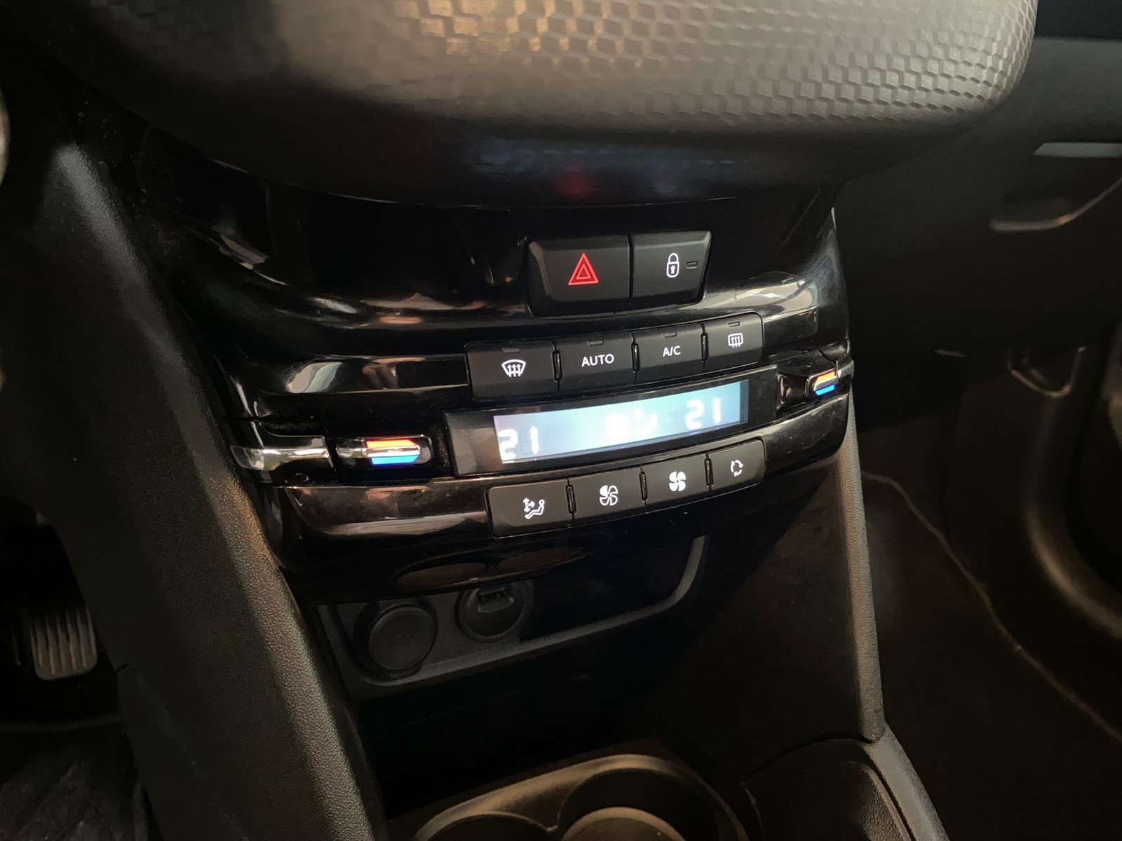 PEUGEOT 208 5P Signature BlueHDi 73KW 100CV