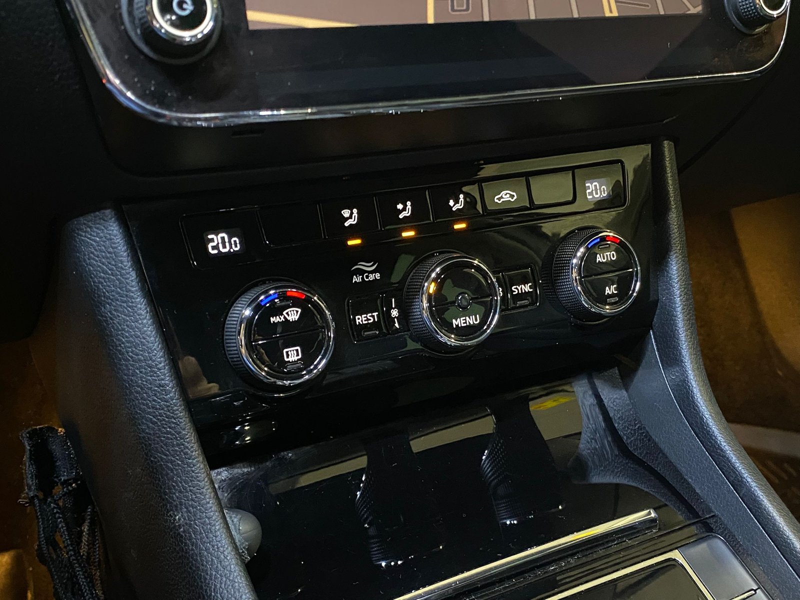 SKODA SUPERB 2.0 TDI DSG Style