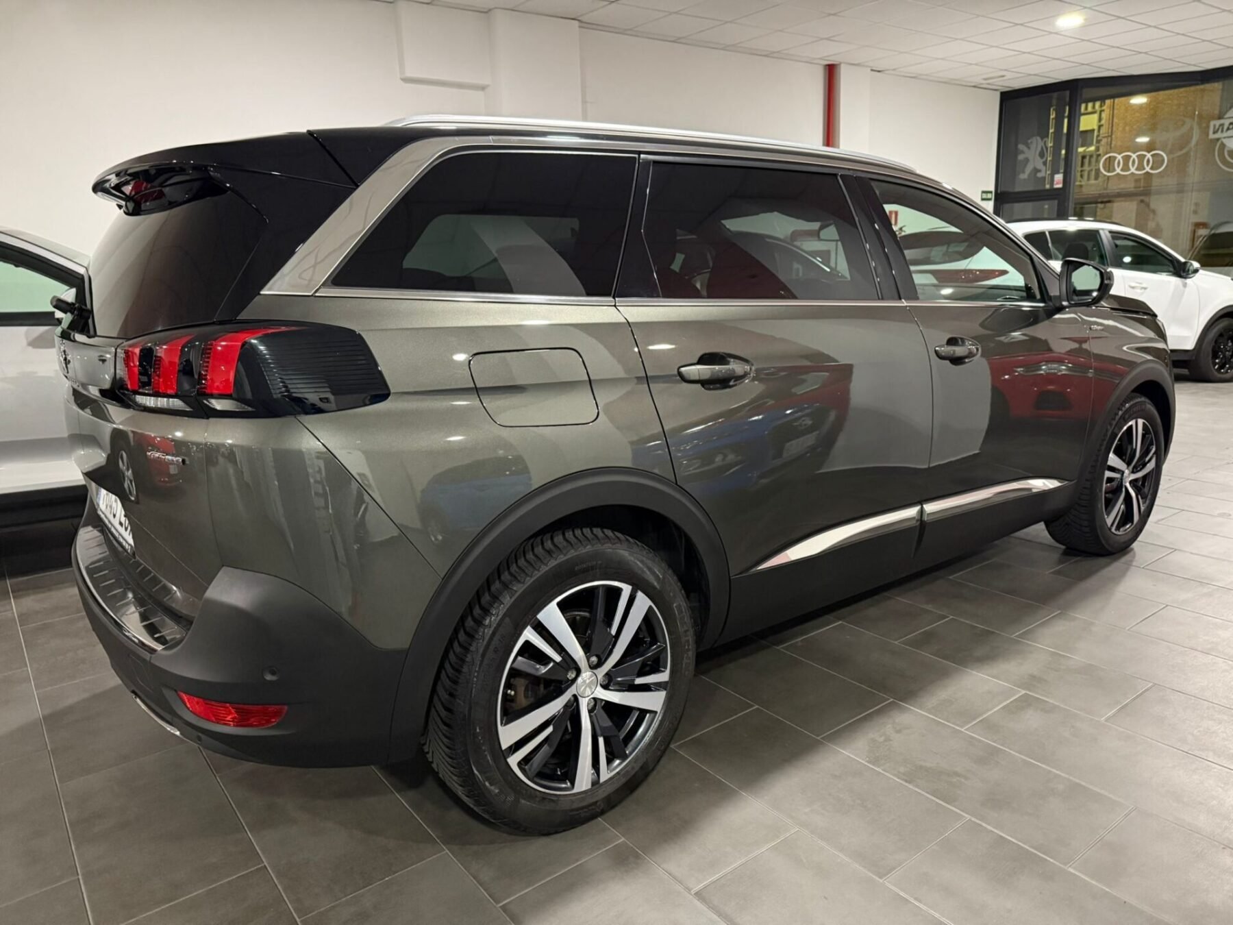 PEUGEOT 5008 GT Line 1.5L BlueHDi SS