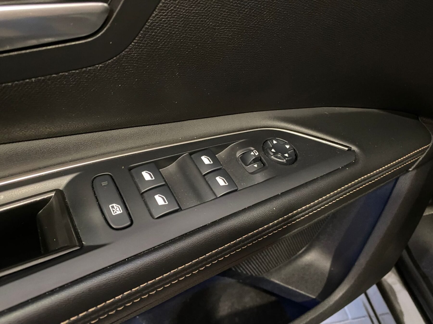 PEUGEOT 5008 GT Line 1.5L BlueHDi SS