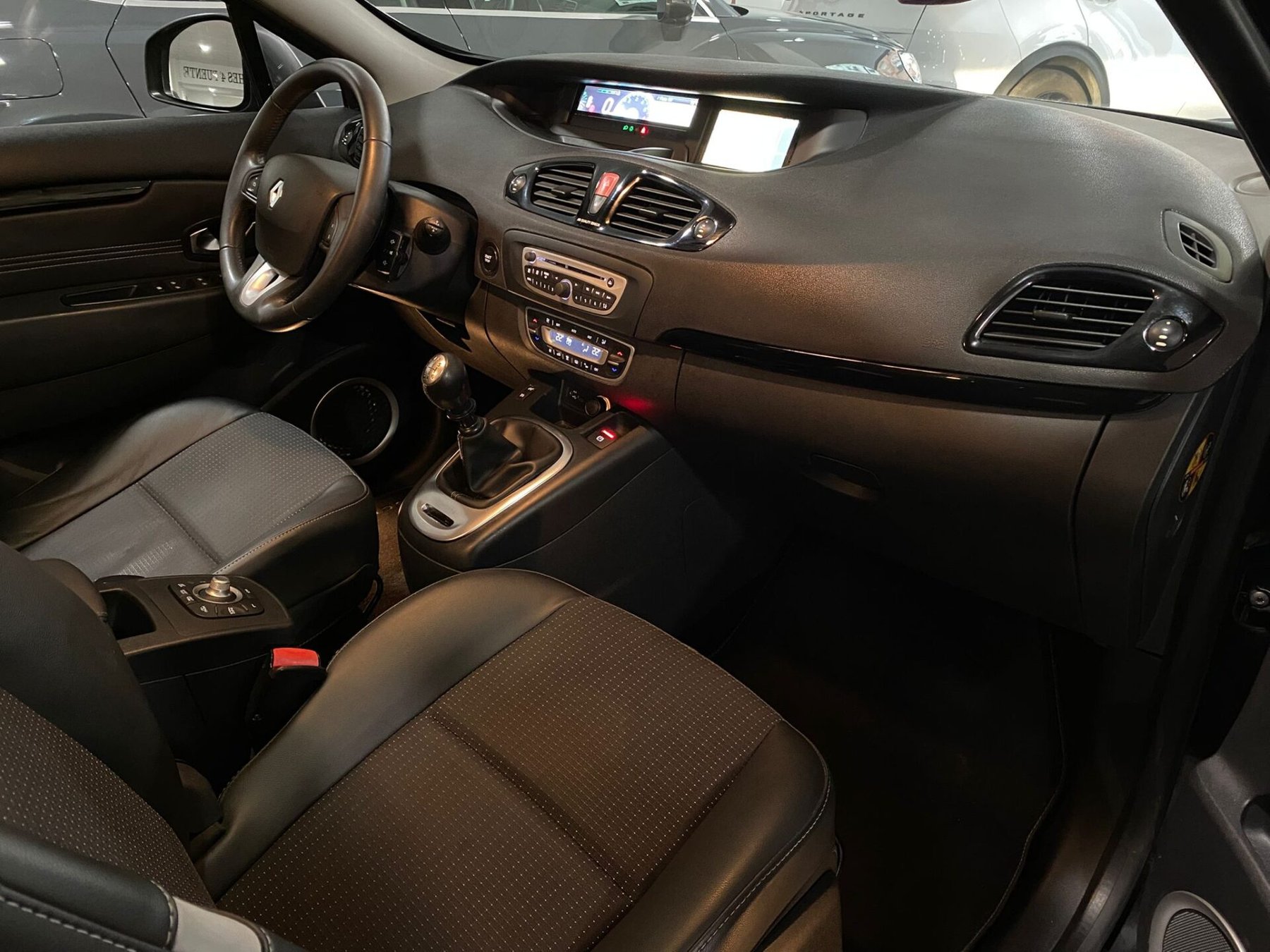 RENAULT Grand Scenic Dynamique dCi 130 7 plazas