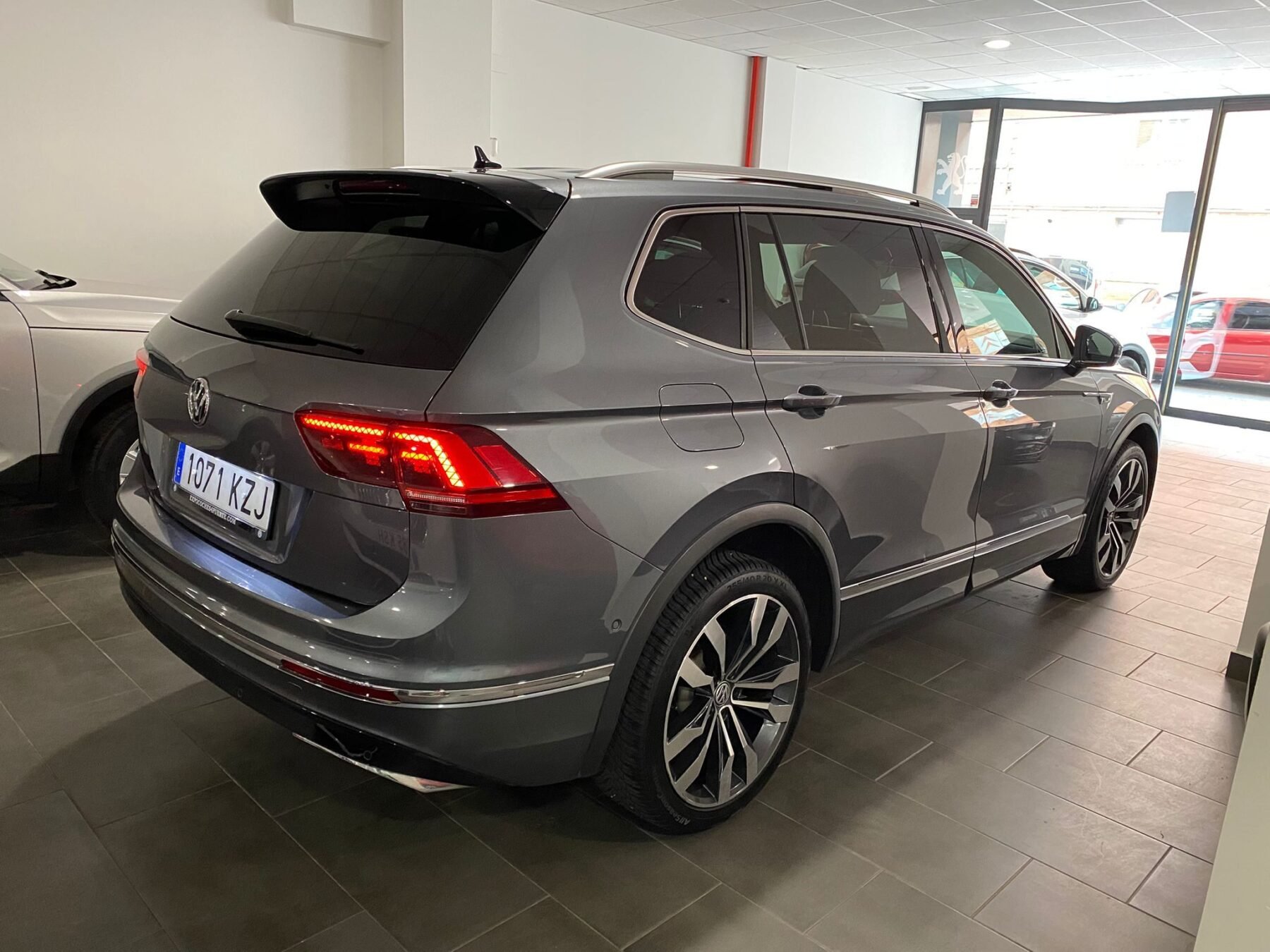 VOLKSWAGEN TIGUAN Allspace R-Line 2.0 TDI 4Motion DSG