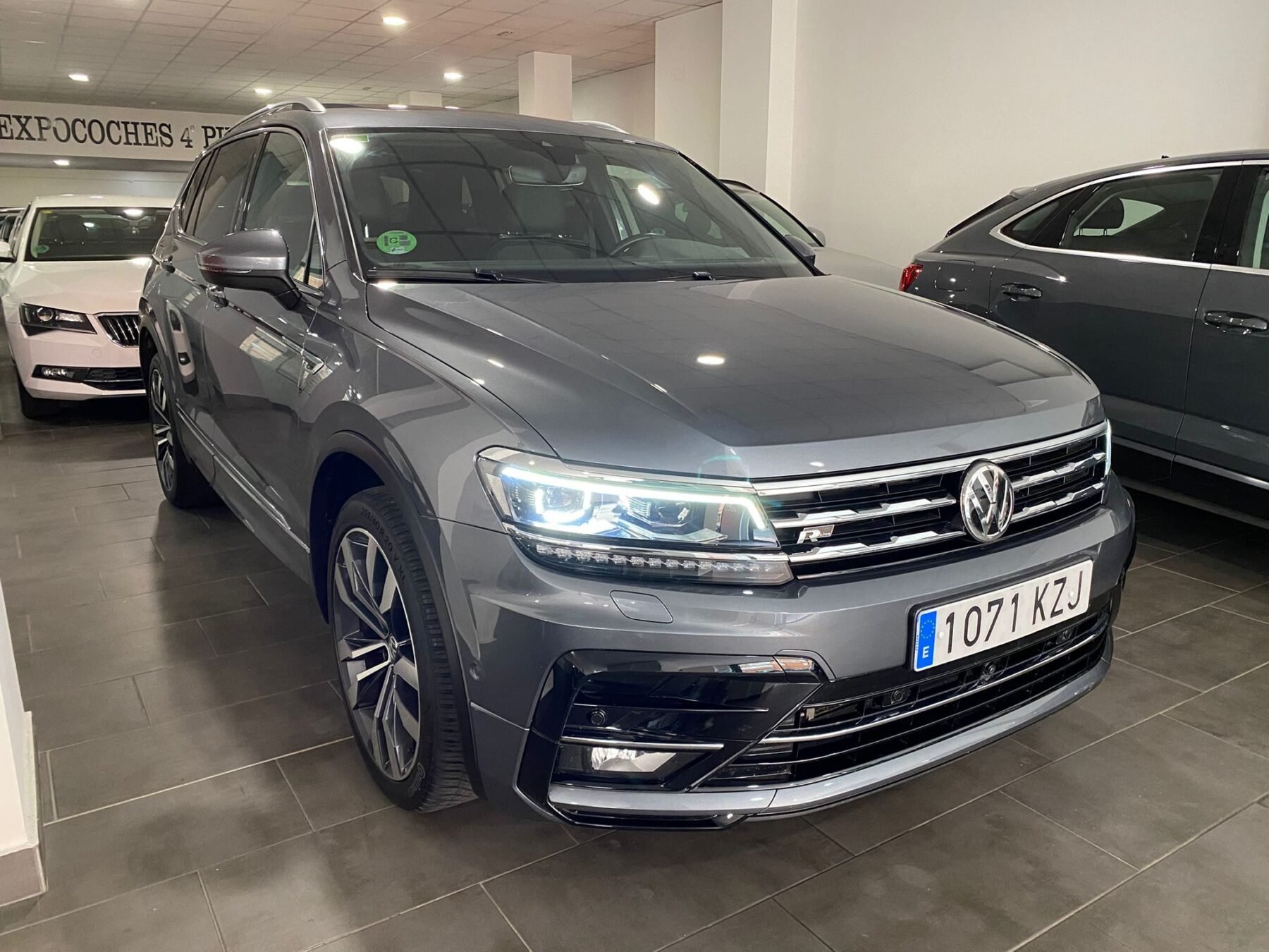 VOLKSWAGEN TIGUAN Allspace R-Line 2.0 TDI 4Motion DSG