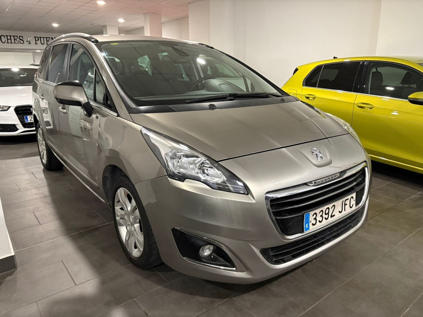 PEUGEOT 5008 Allure 1.6 BlueHDi 120 EAT6