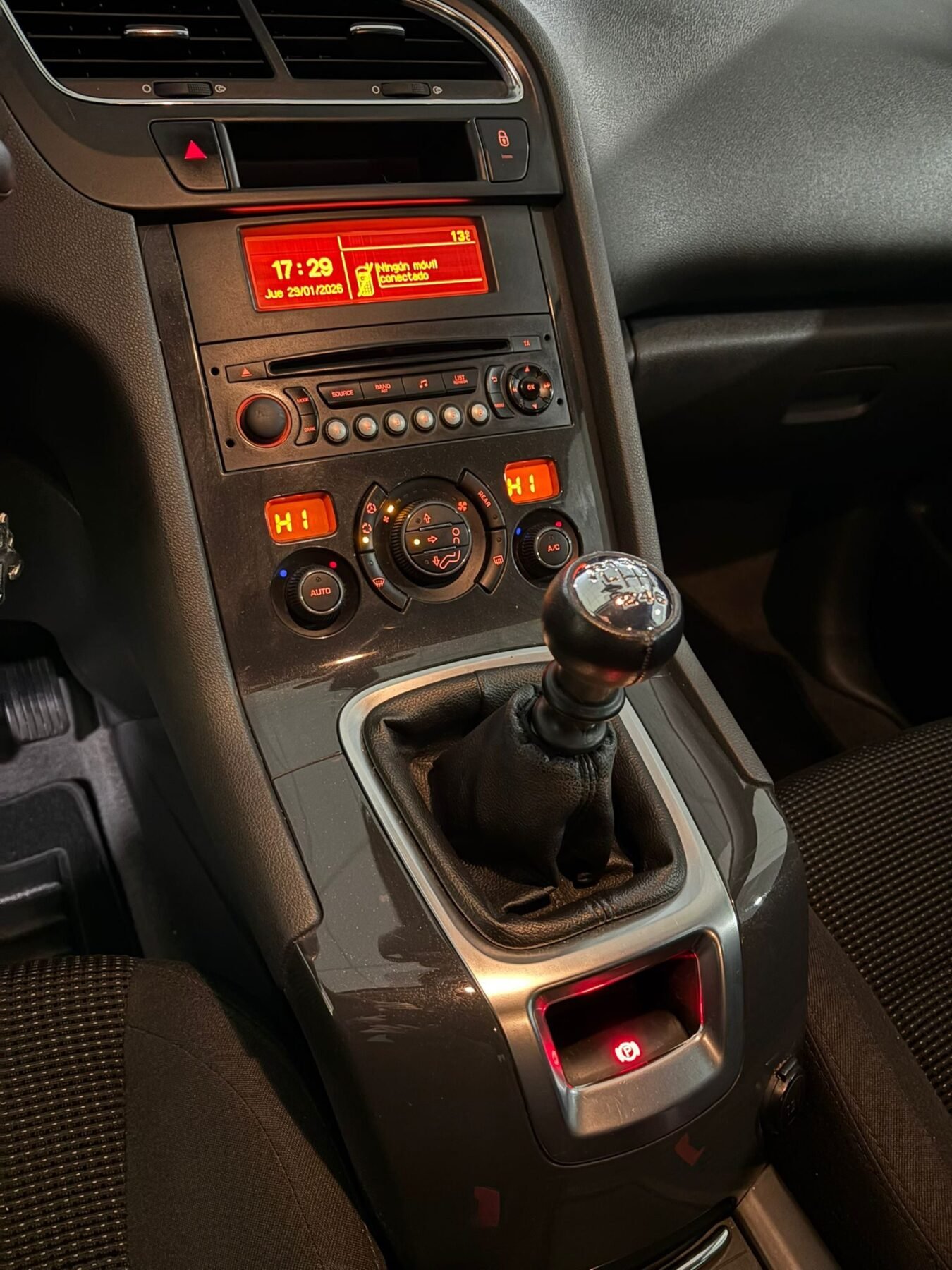 PEUGEOT 5008 Allure 1.6 BlueHDi 120 EAT6