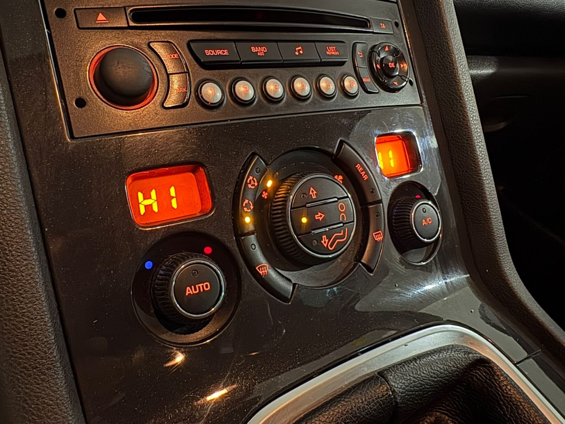 PEUGEOT 5008 Allure 1.6 BlueHDi 120 EAT6