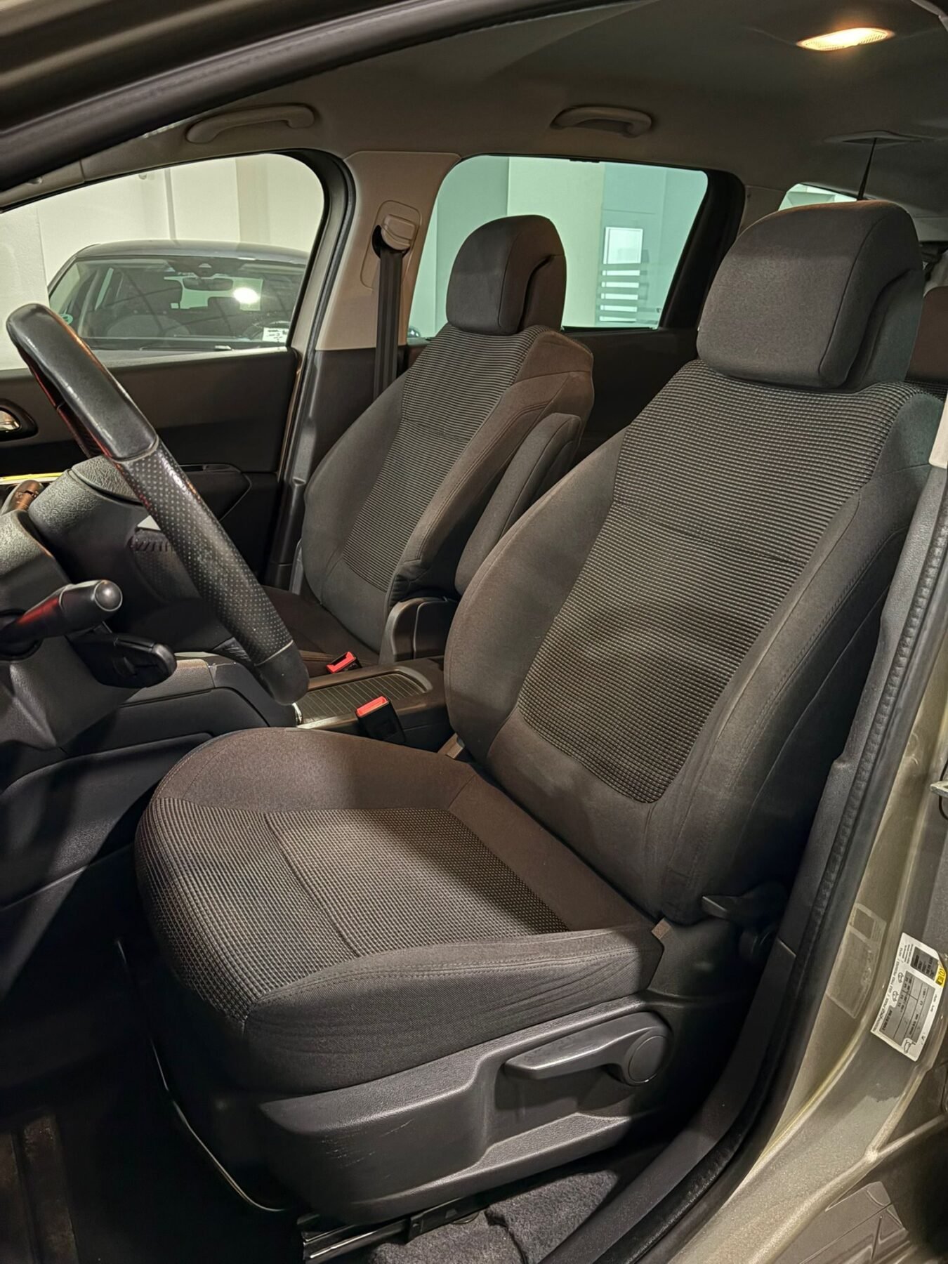 PEUGEOT 5008 Allure 1.6 BlueHDi 120 EAT6