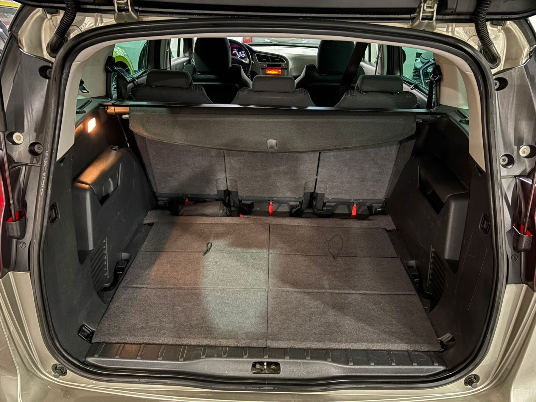 PEUGEOT 5008 Allure 1.6 BlueHDi 120 EAT6