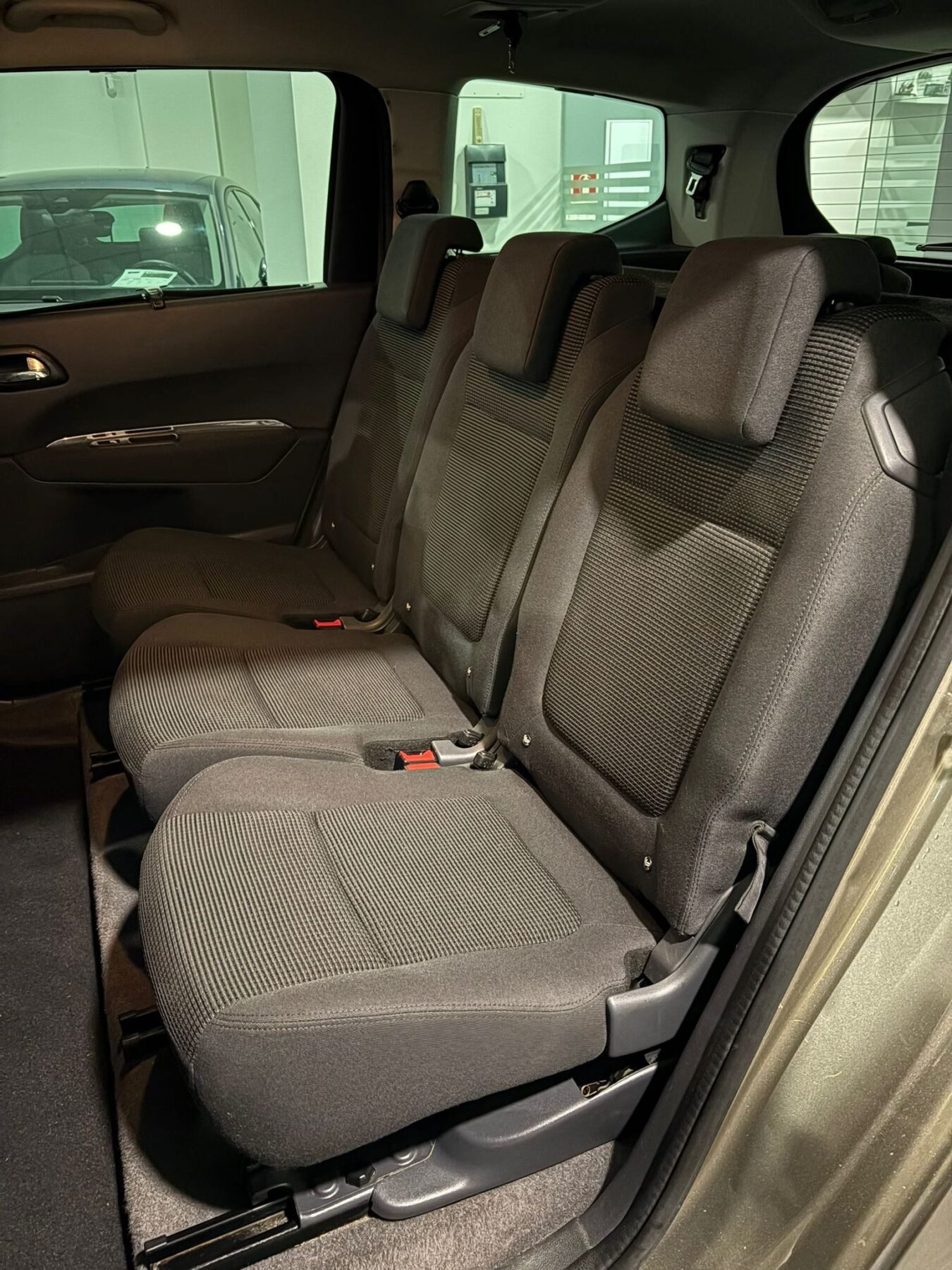 PEUGEOT 5008 Allure 1.6 BlueHDi 120 EAT6