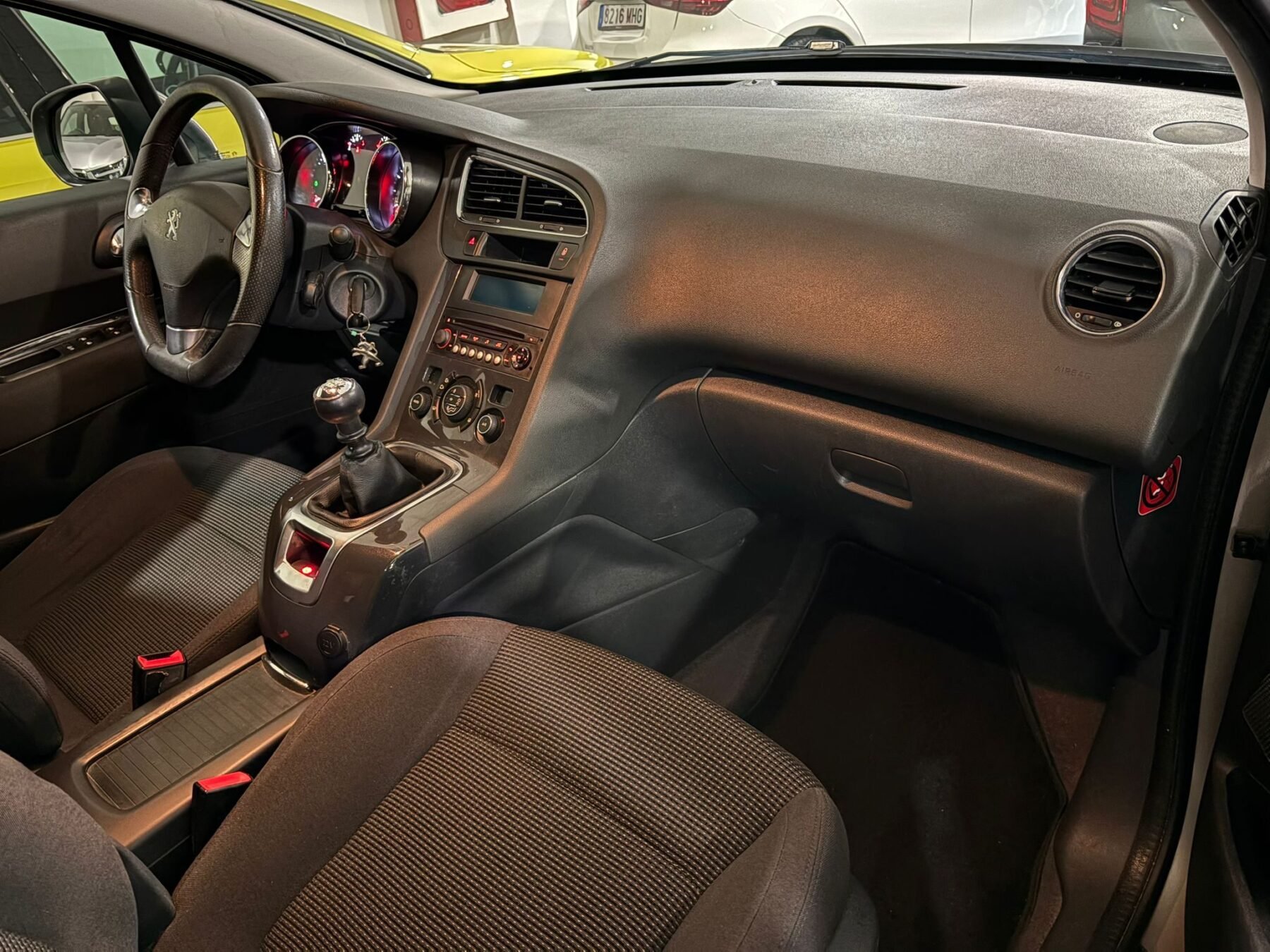 PEUGEOT 5008 Allure 1.6 BlueHDi 120 EAT6