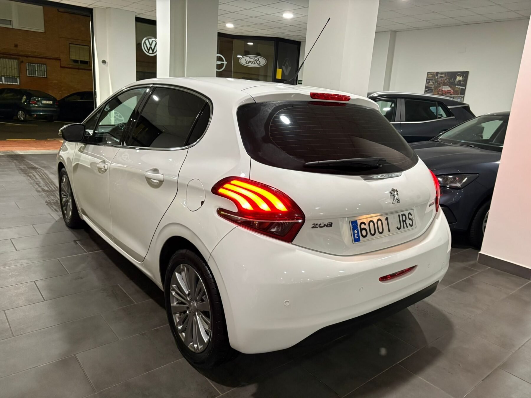 PEUGEOT 208 ALLURE 1.6 BlueHDi 100