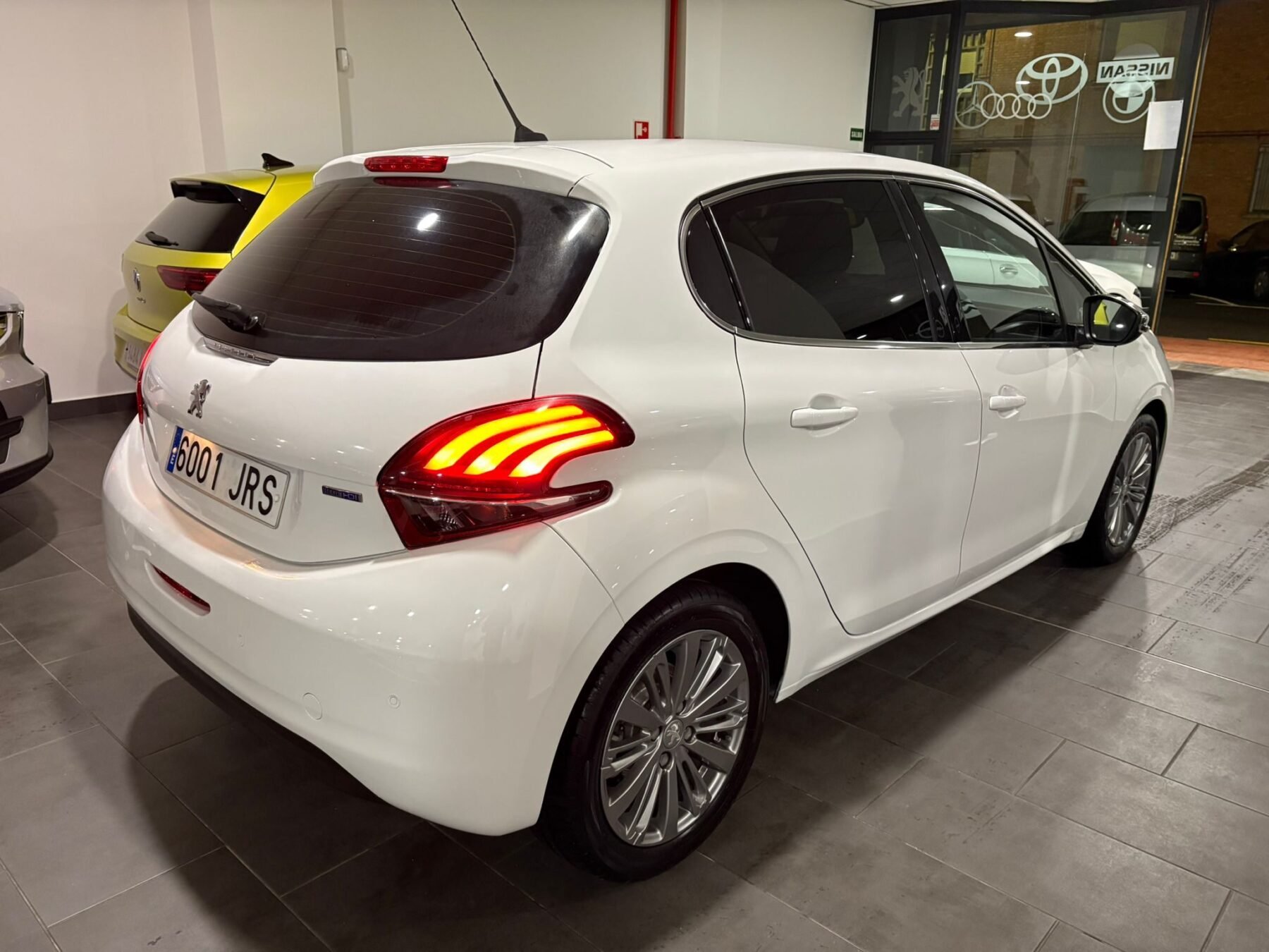 PEUGEOT 208 ALLURE 1.6 BlueHDi 100