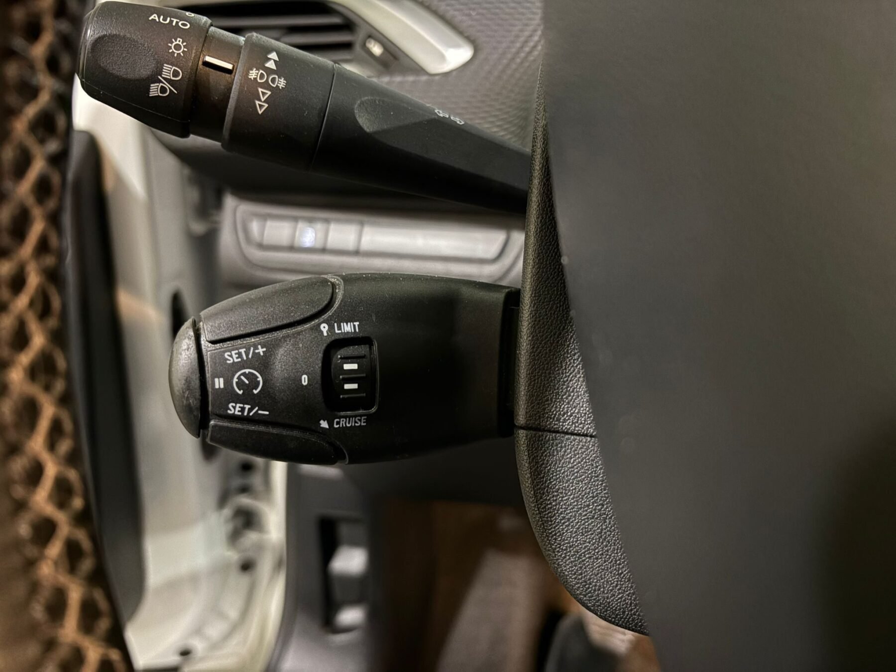 PEUGEOT 208 ALLURE 1.6 BlueHDi 100