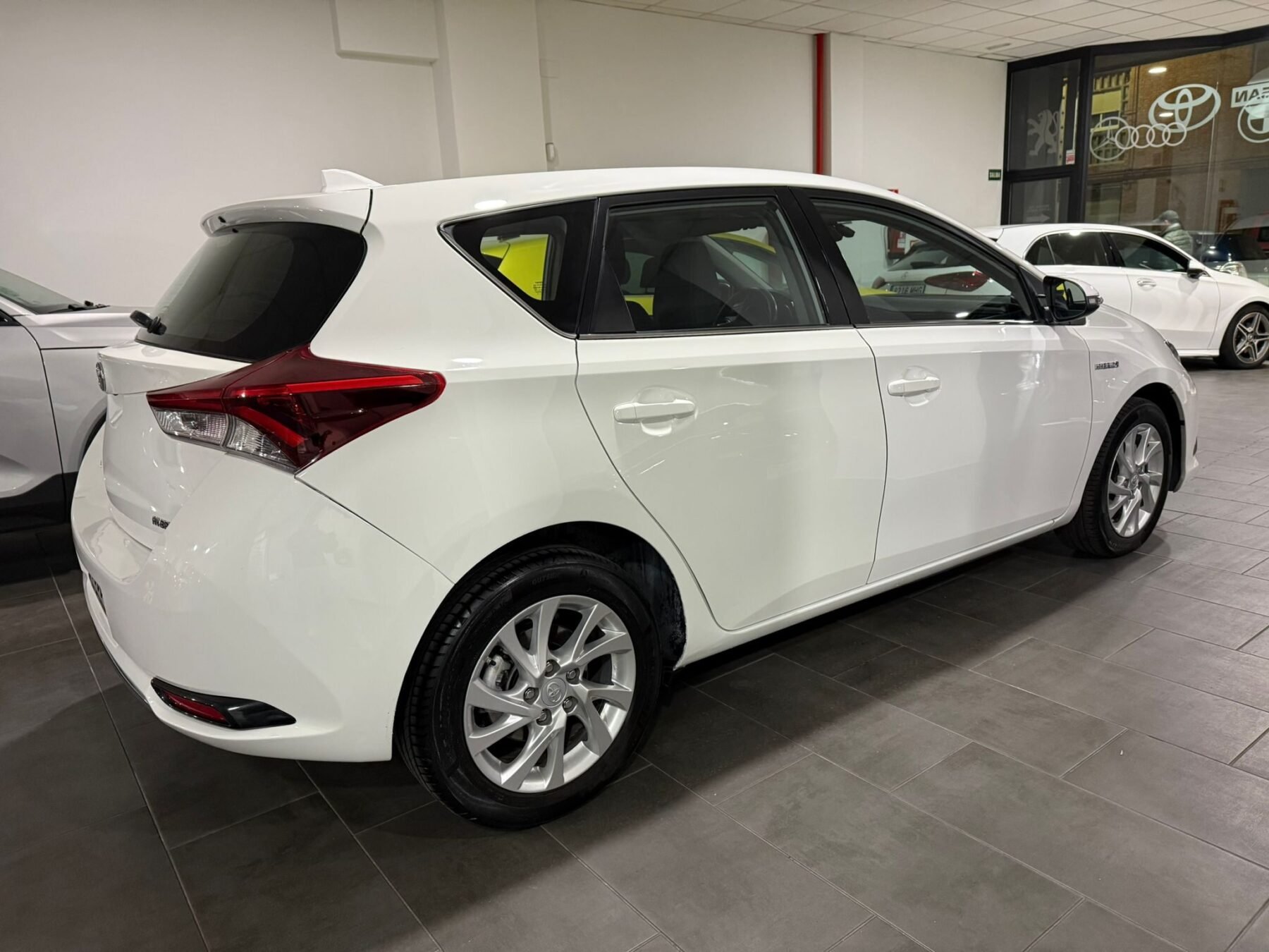 TOYOTA AURIS 1.8 140H Hybrid Active
