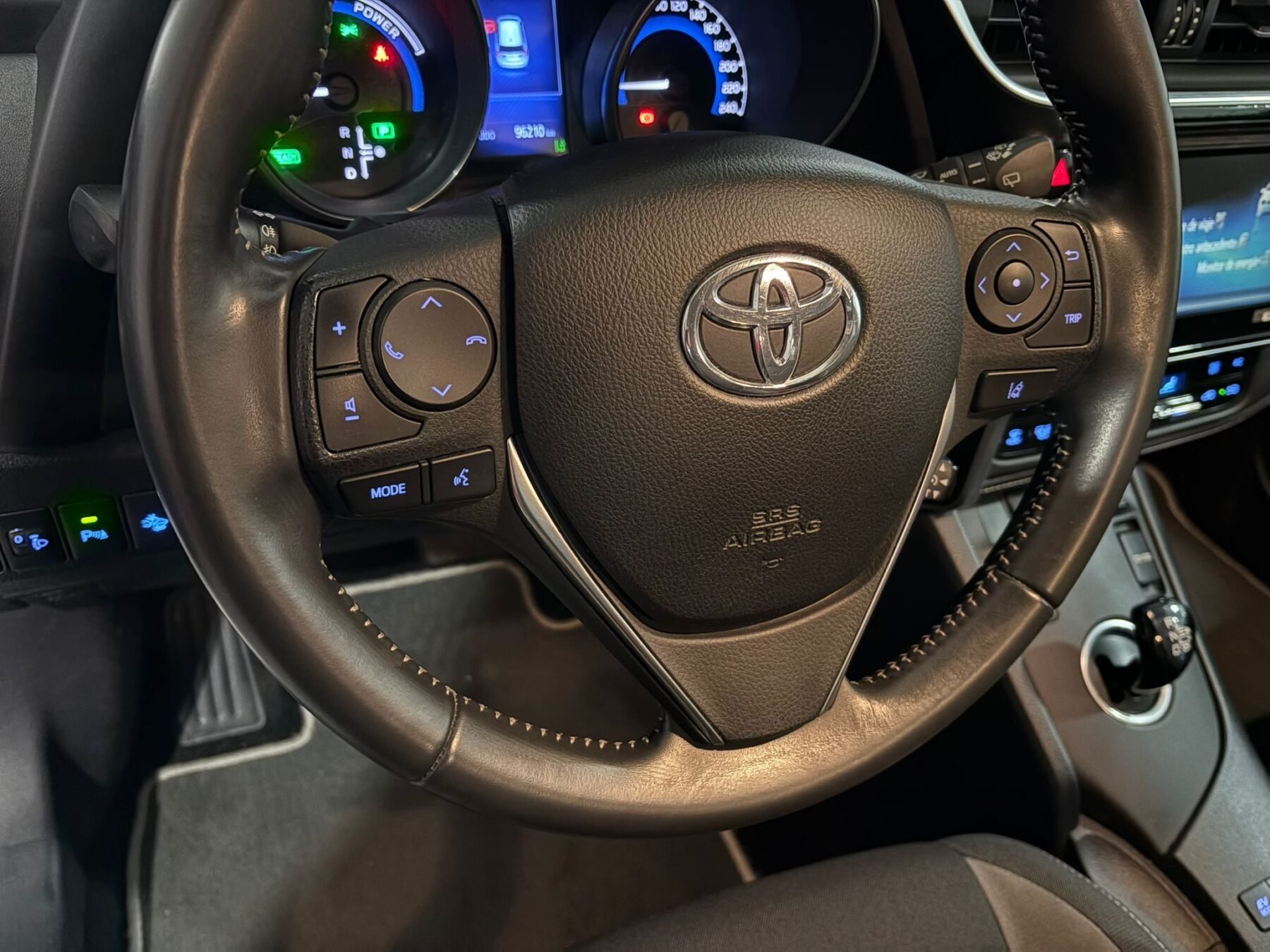 TOYOTA AURIS 1.8 140H Hybrid Active