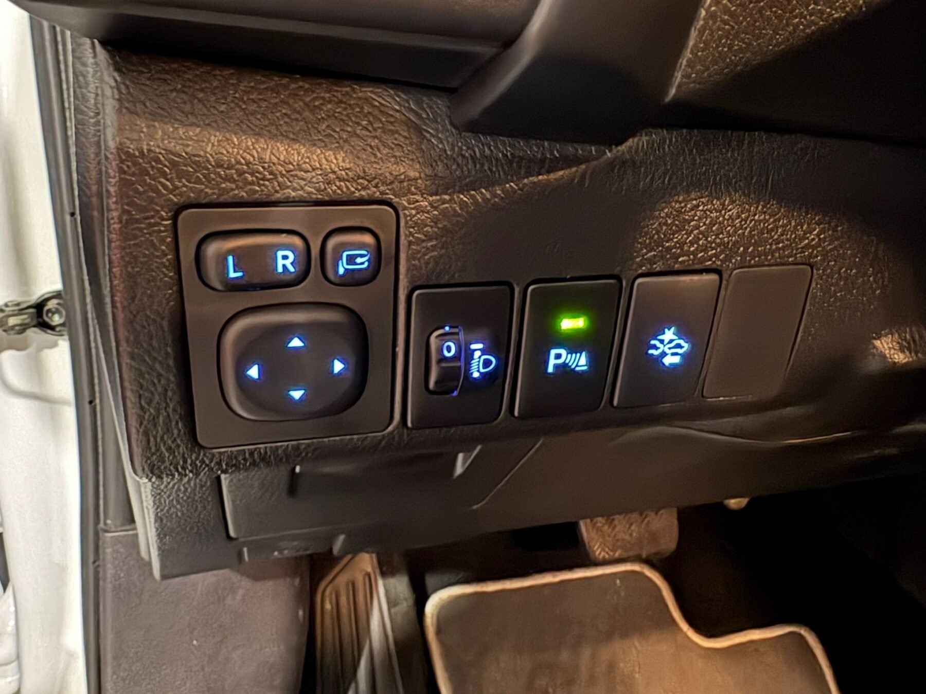 TOYOTA AURIS 1.8 140H Hybrid Active