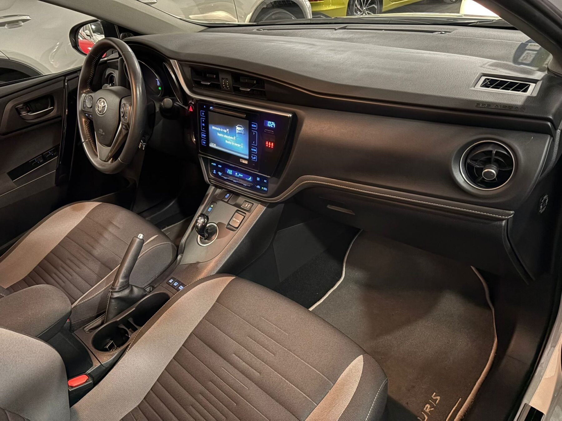 TOYOTA AURIS 1.8 140H Hybrid Active