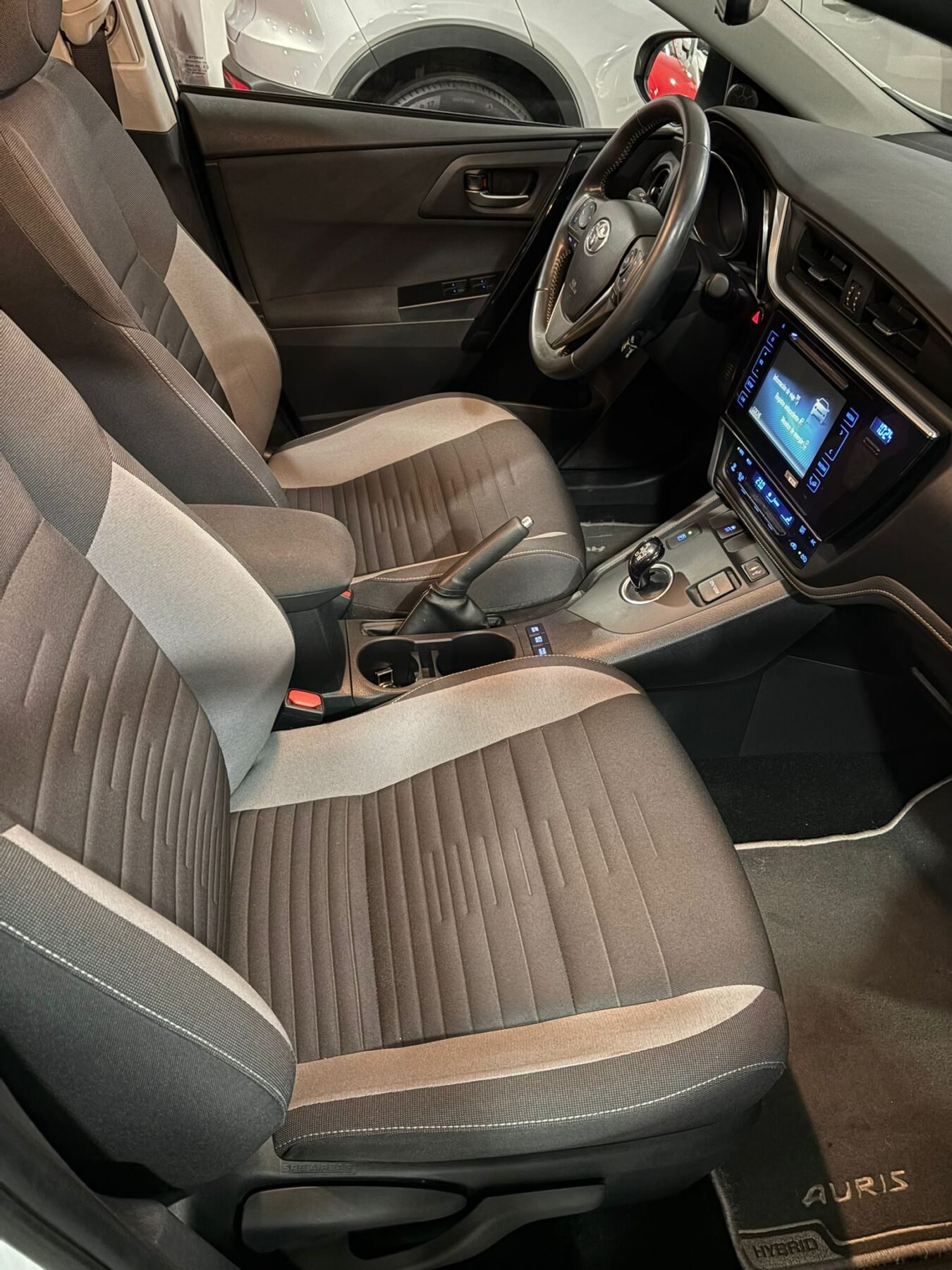 TOYOTA AURIS 1.8 140H Hybrid Active