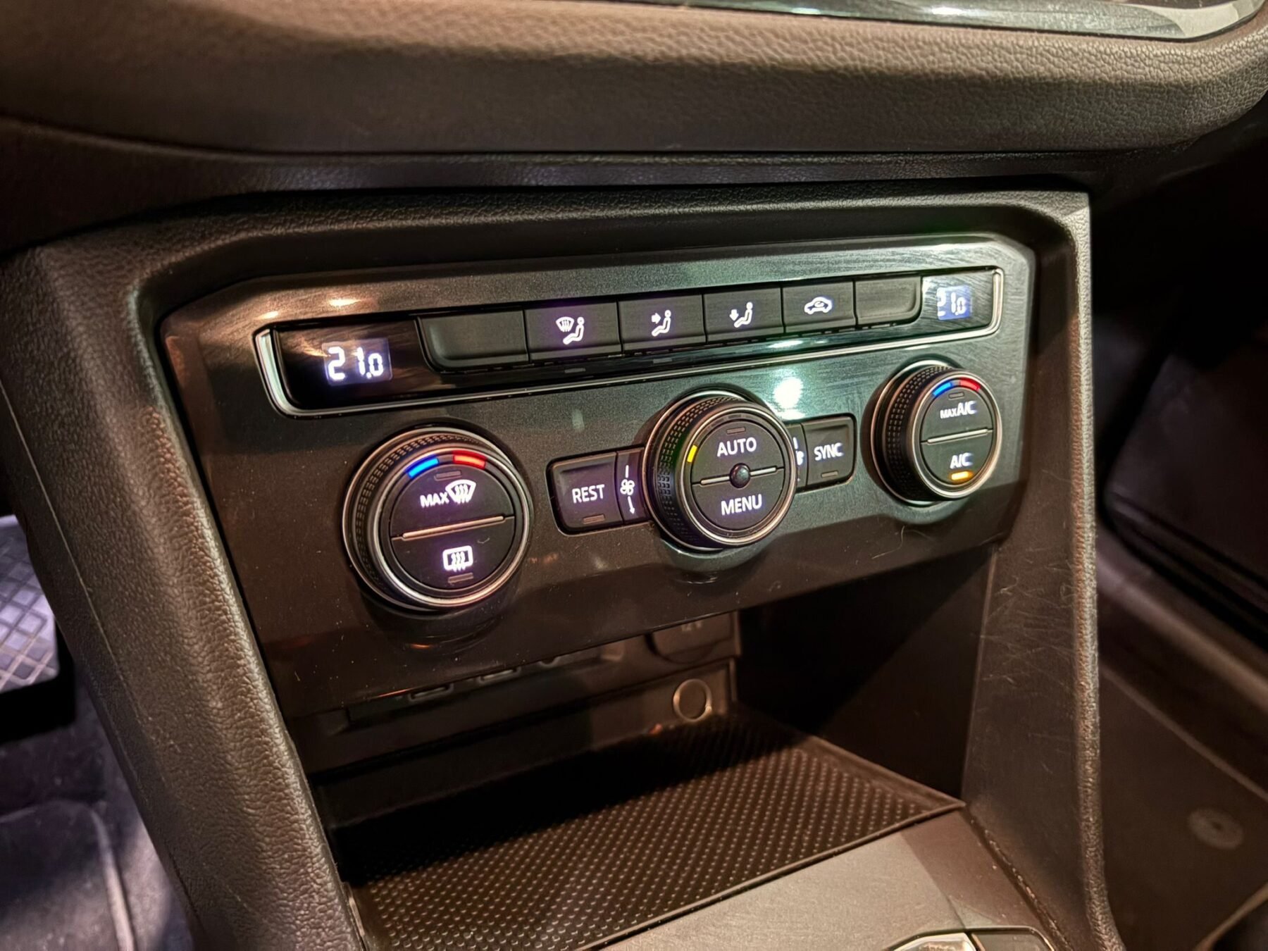 VOLKSWAGEN TIGUAN Advance 1.5 TSI