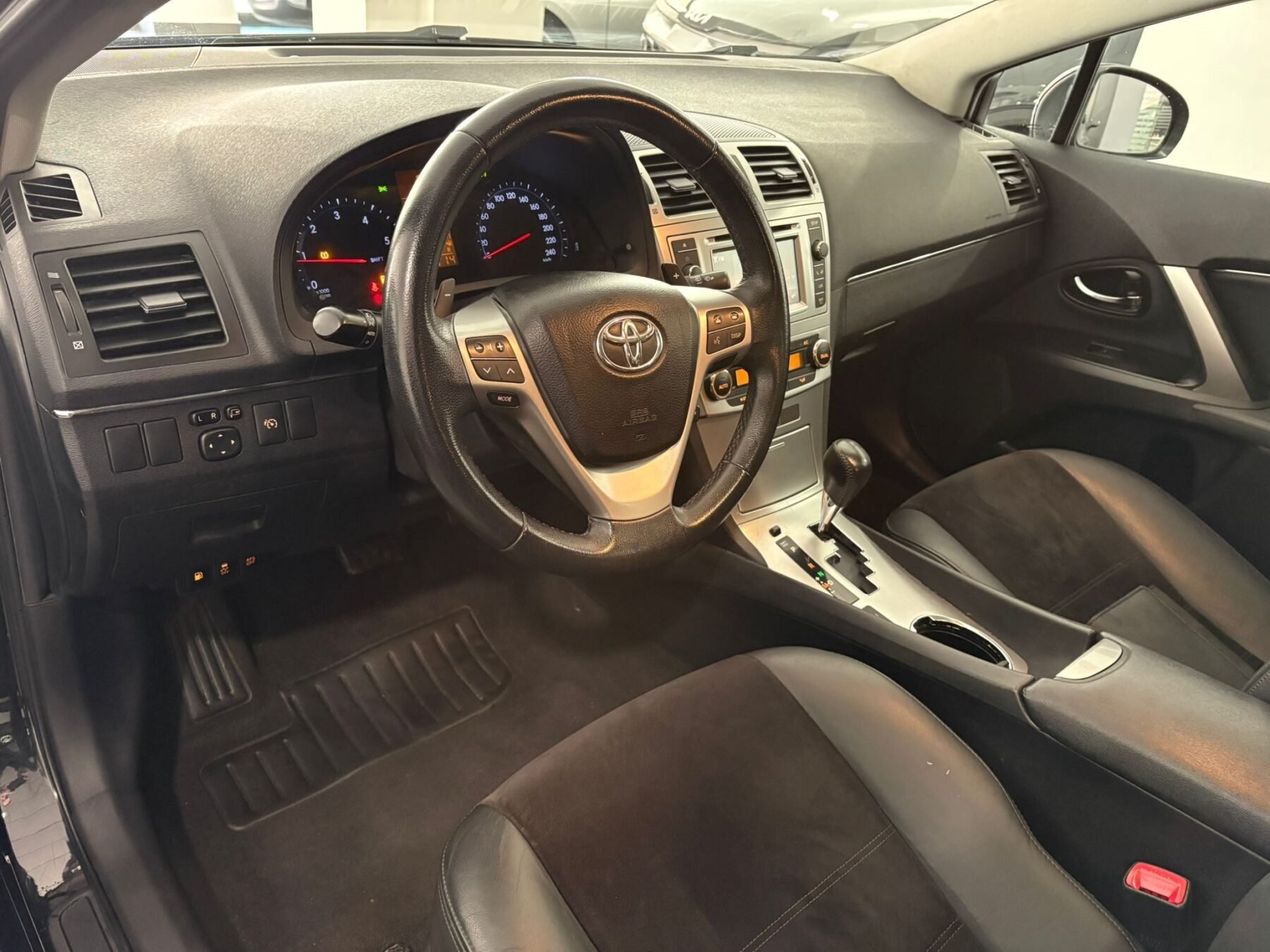 TOYOTA AVENSIS 150D Executive AutoDrive Cross Sport