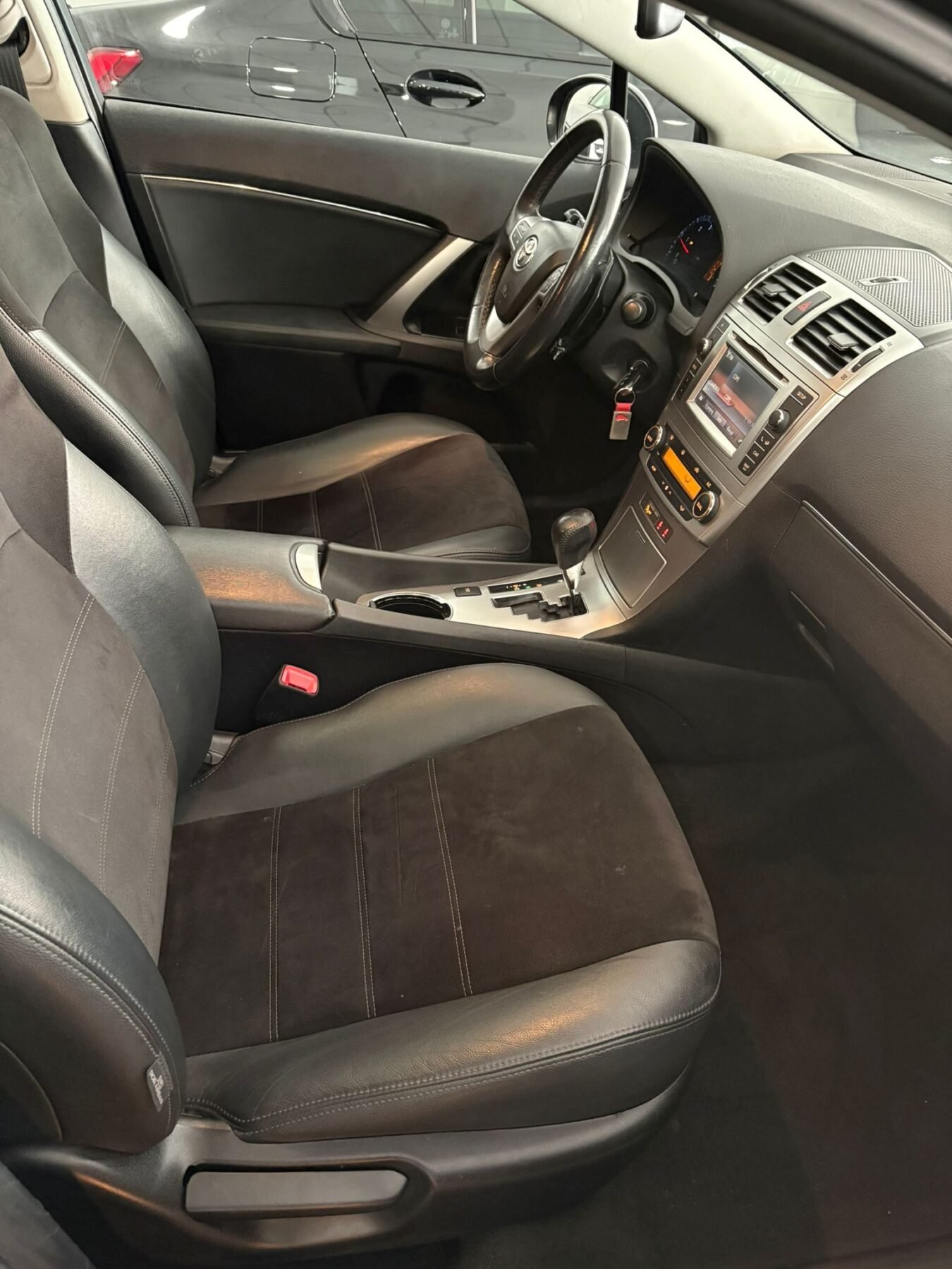 TOYOTA AVENSIS 150D Executive AutoDrive Cross Sport