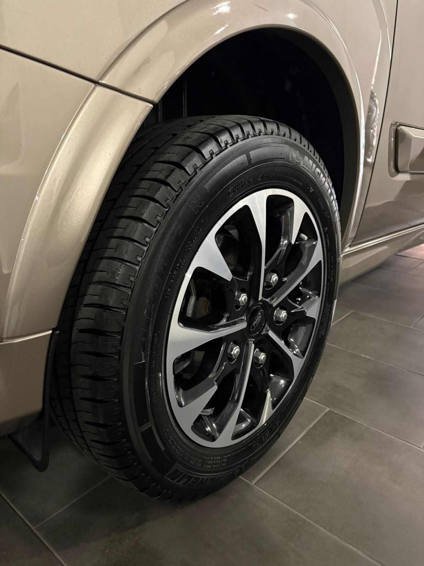 FORD TRANSIT Custom Kombi 2.0 TDCI 320 L1 Sport