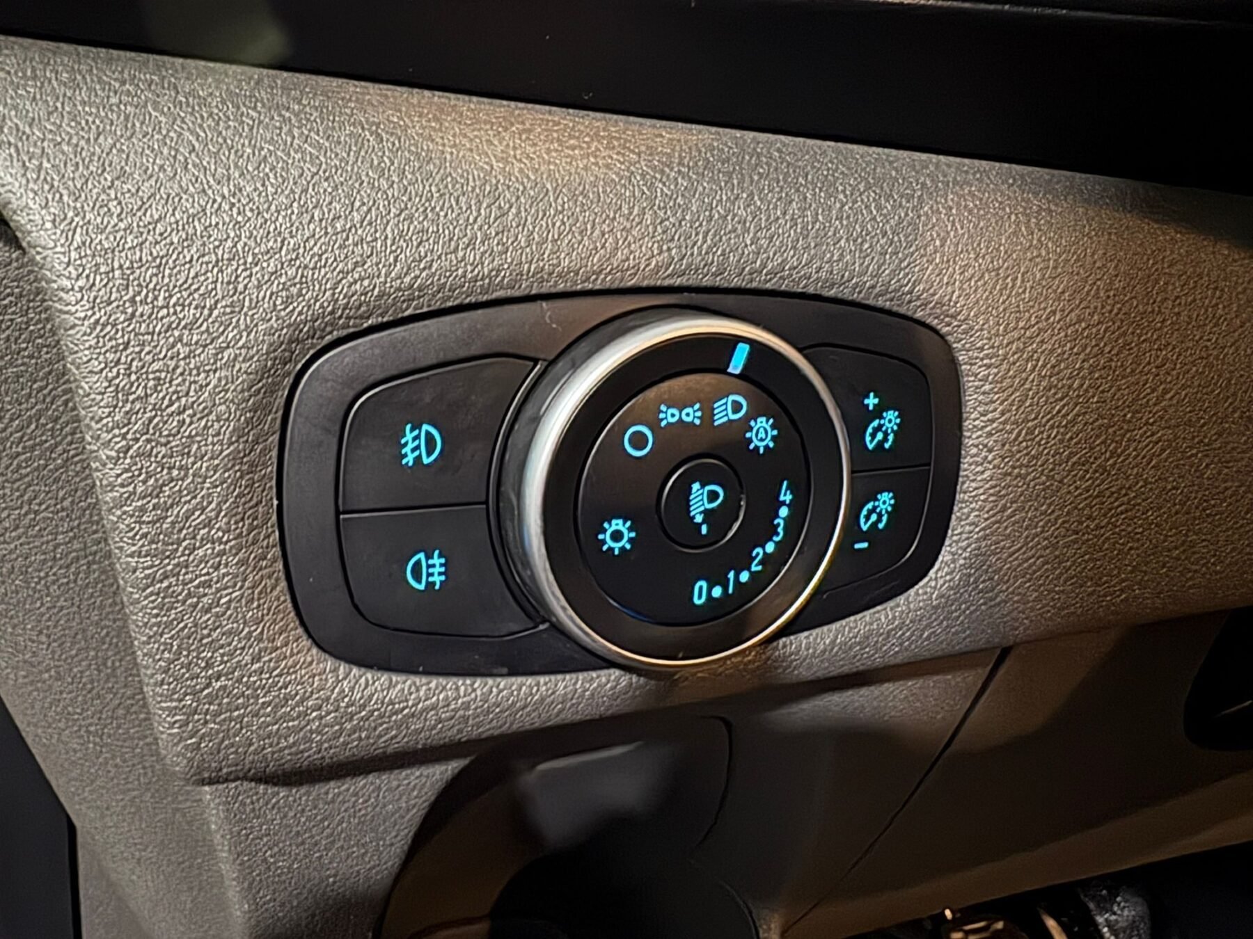 FORD TRANSIT Custom Kombi 2.0 TDCI 320 L1 Sport