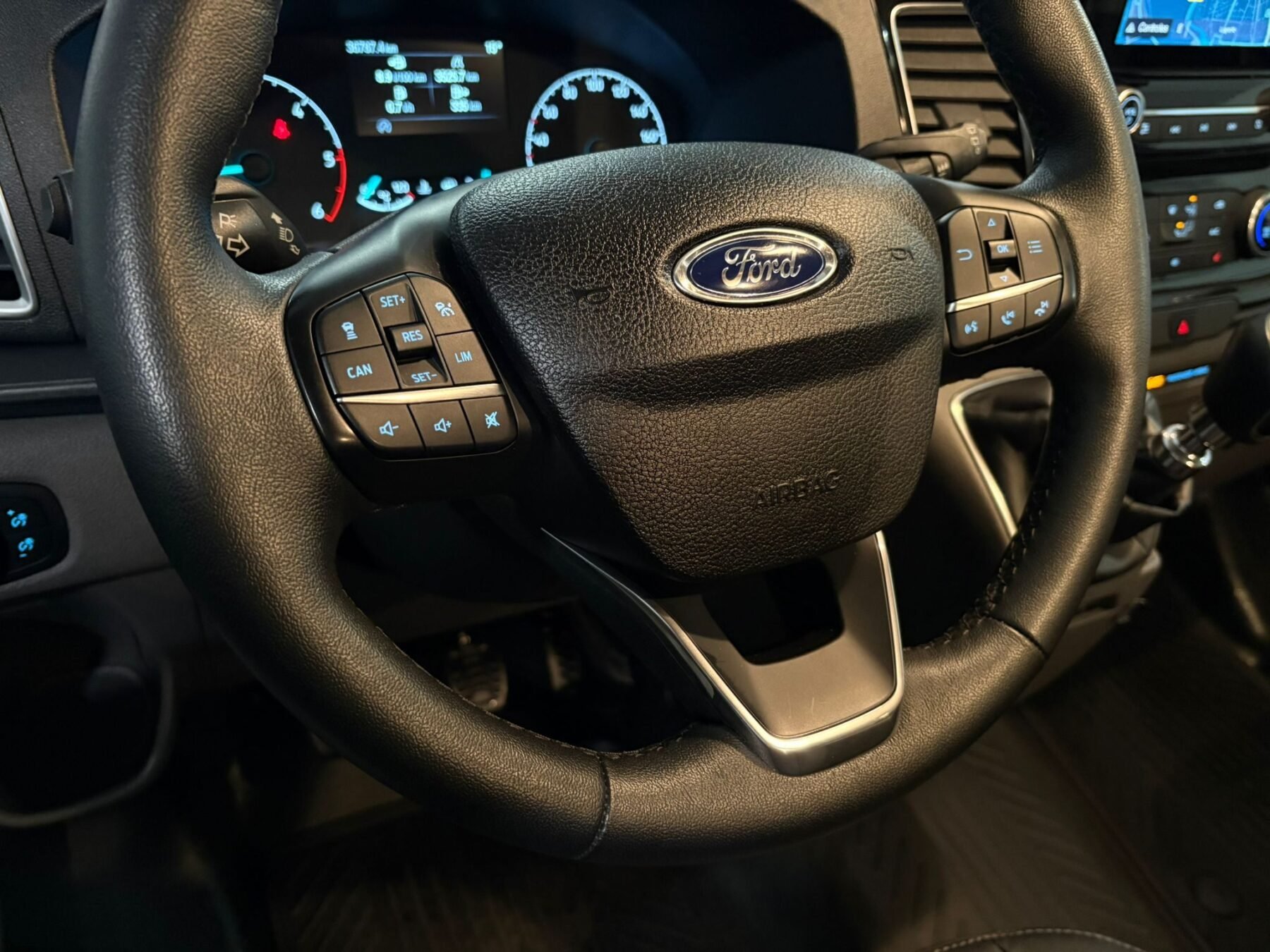 FORD TRANSIT Custom Kombi 2.0 TDCI 320 L1 Sport