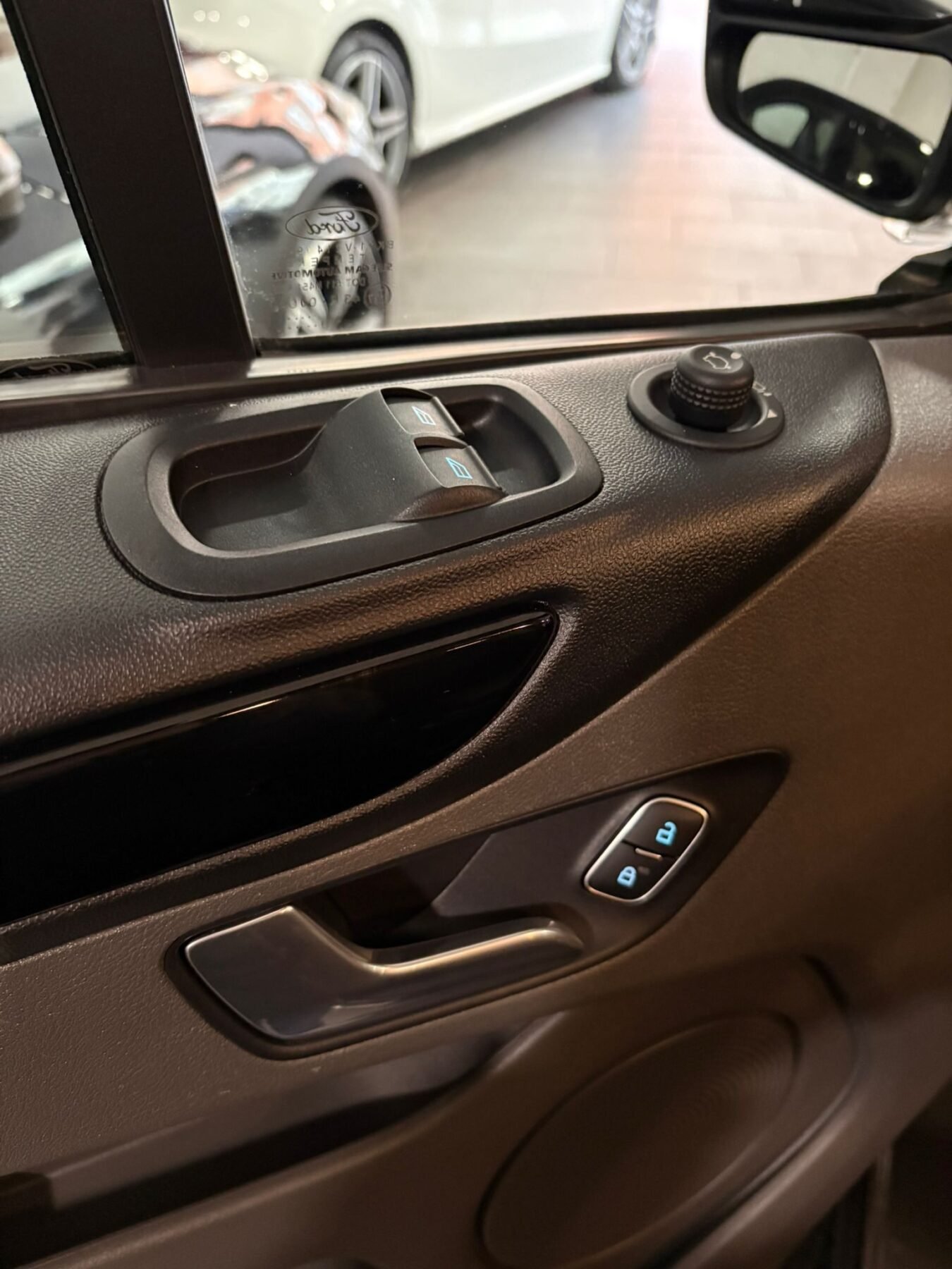 FORD TRANSIT Custom Kombi 2.0 TDCI 320 L1 Sport