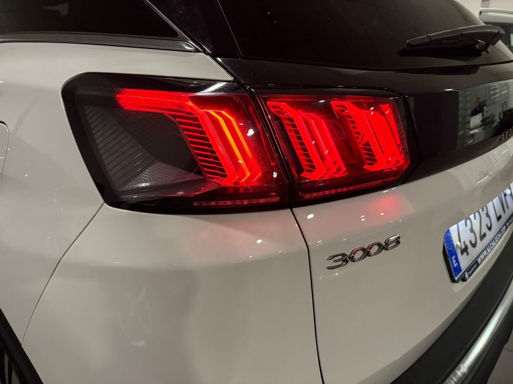 PEUGEOT 3008 Hybrid 225 eEAT8 GT