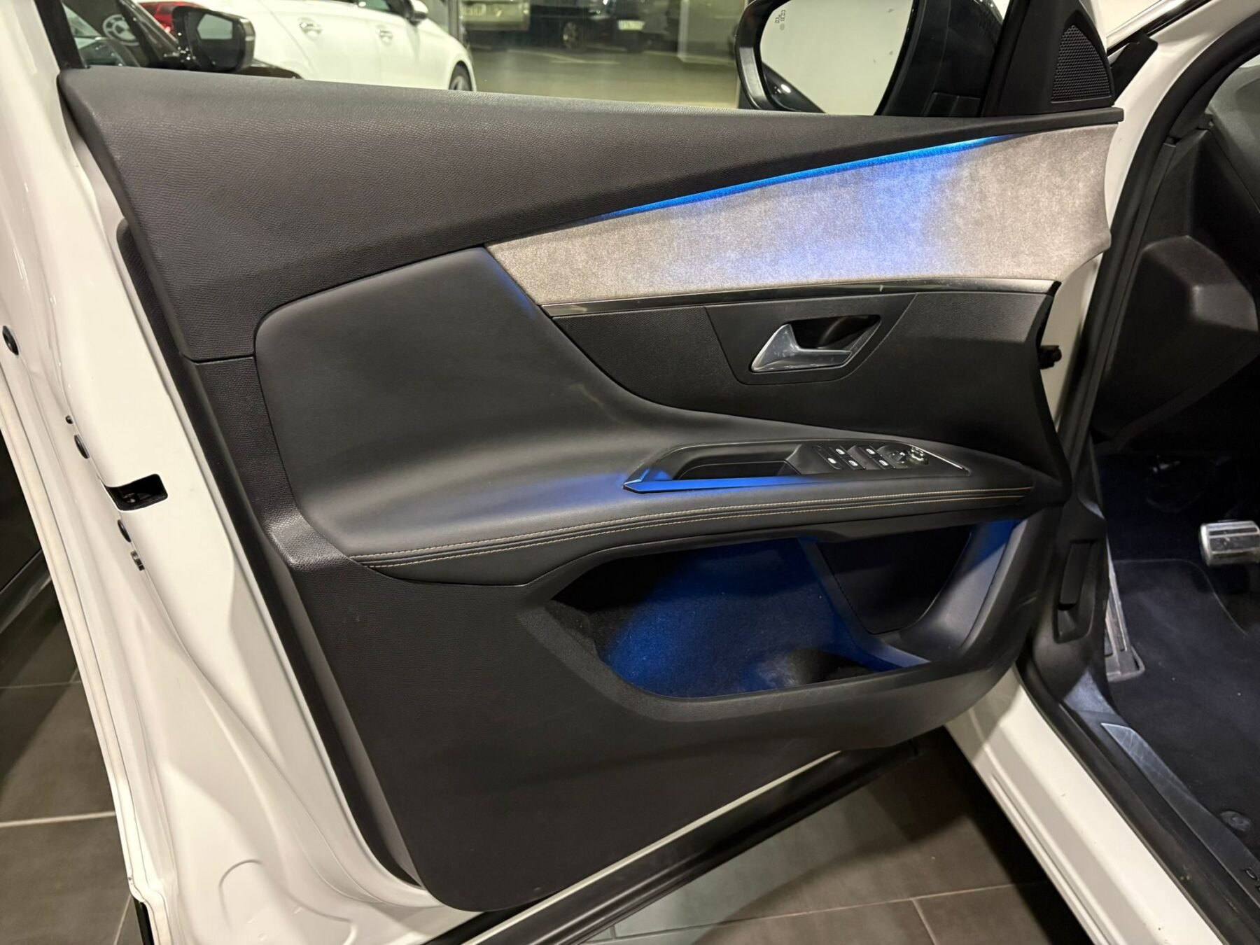 PEUGEOT 3008 Hybrid 225 eEAT8 GT