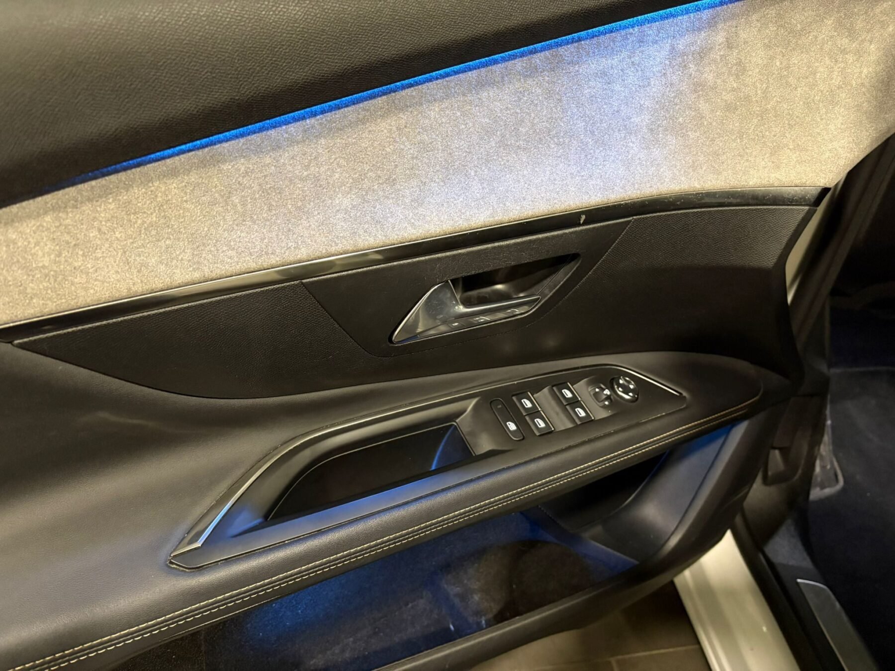 PEUGEOT 3008 Hybrid 225 eEAT8 GT