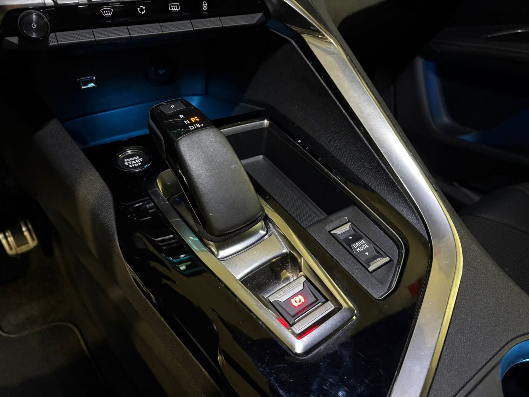 PEUGEOT 3008 Hybrid 225 eEAT8 GT