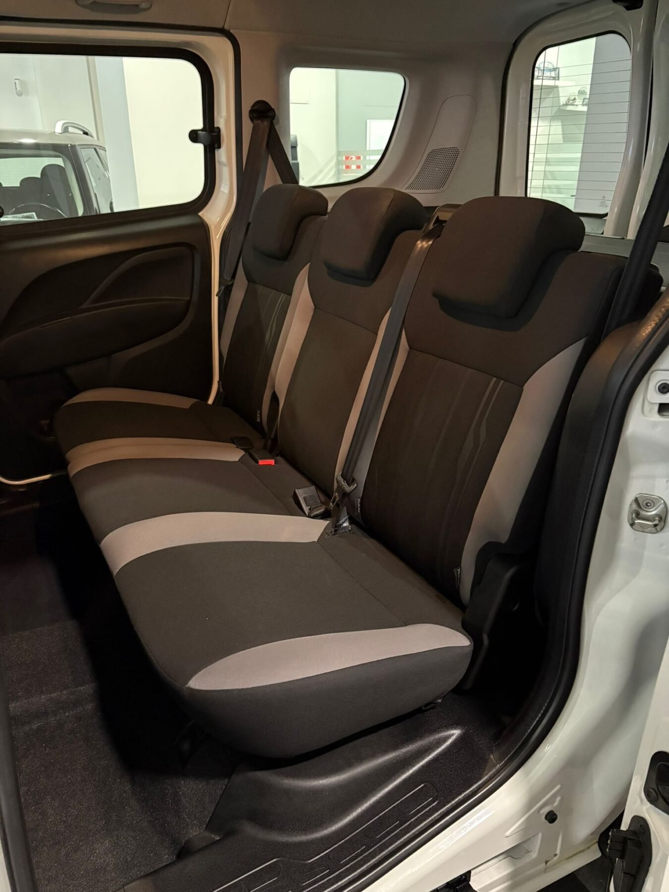 FIAT DOBLO Cargo Combi N1 SX 1.6 Mjet