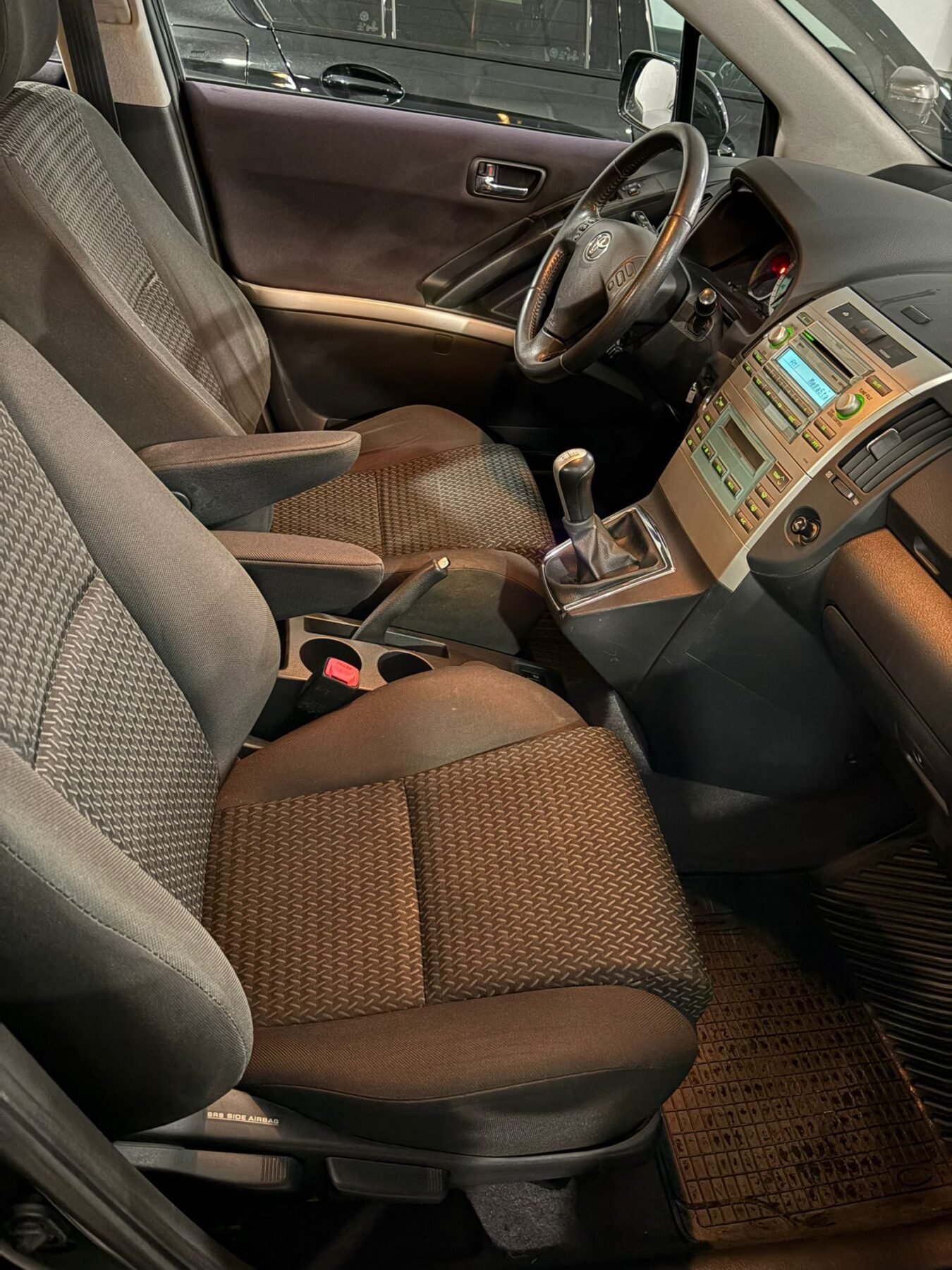 TOYOTA COROLLA VERSO 2.2 D4D Luna