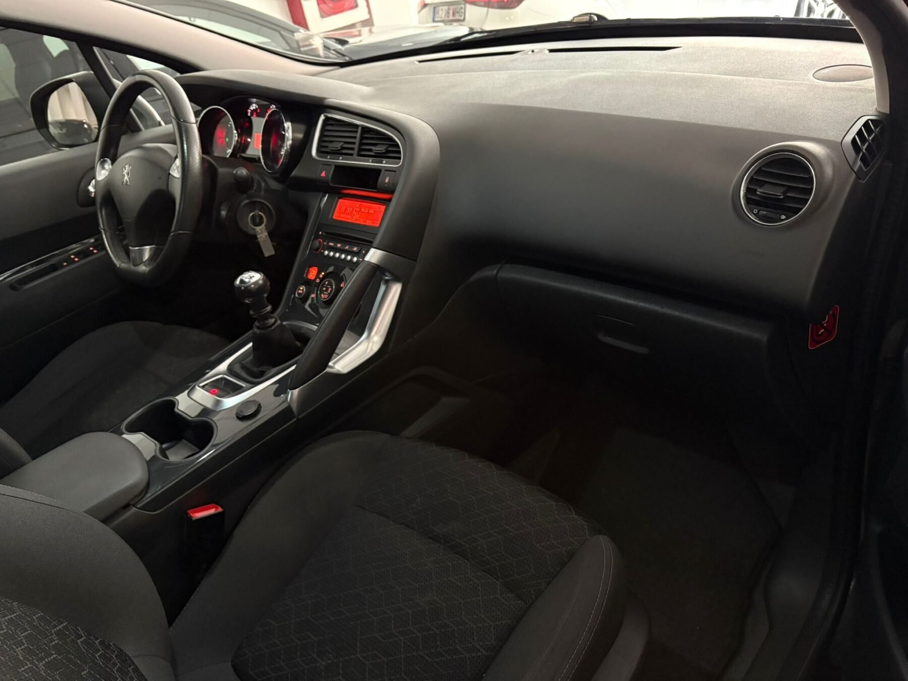 PEUGEOT 3008 Allure 1.6 BlueHDI 120