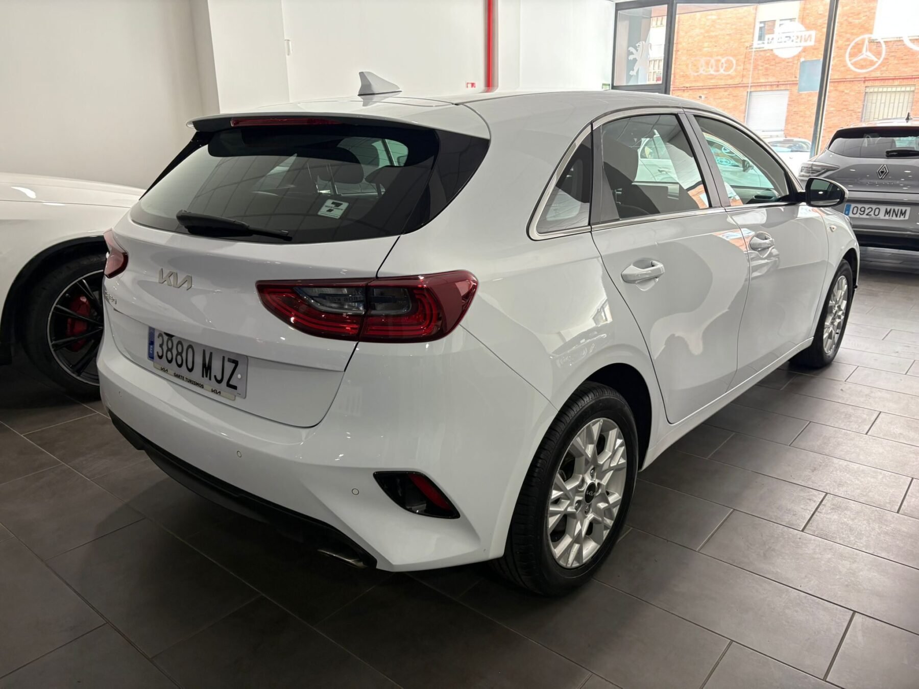 KIA CEED 1.6 MHEV iMT Drive
