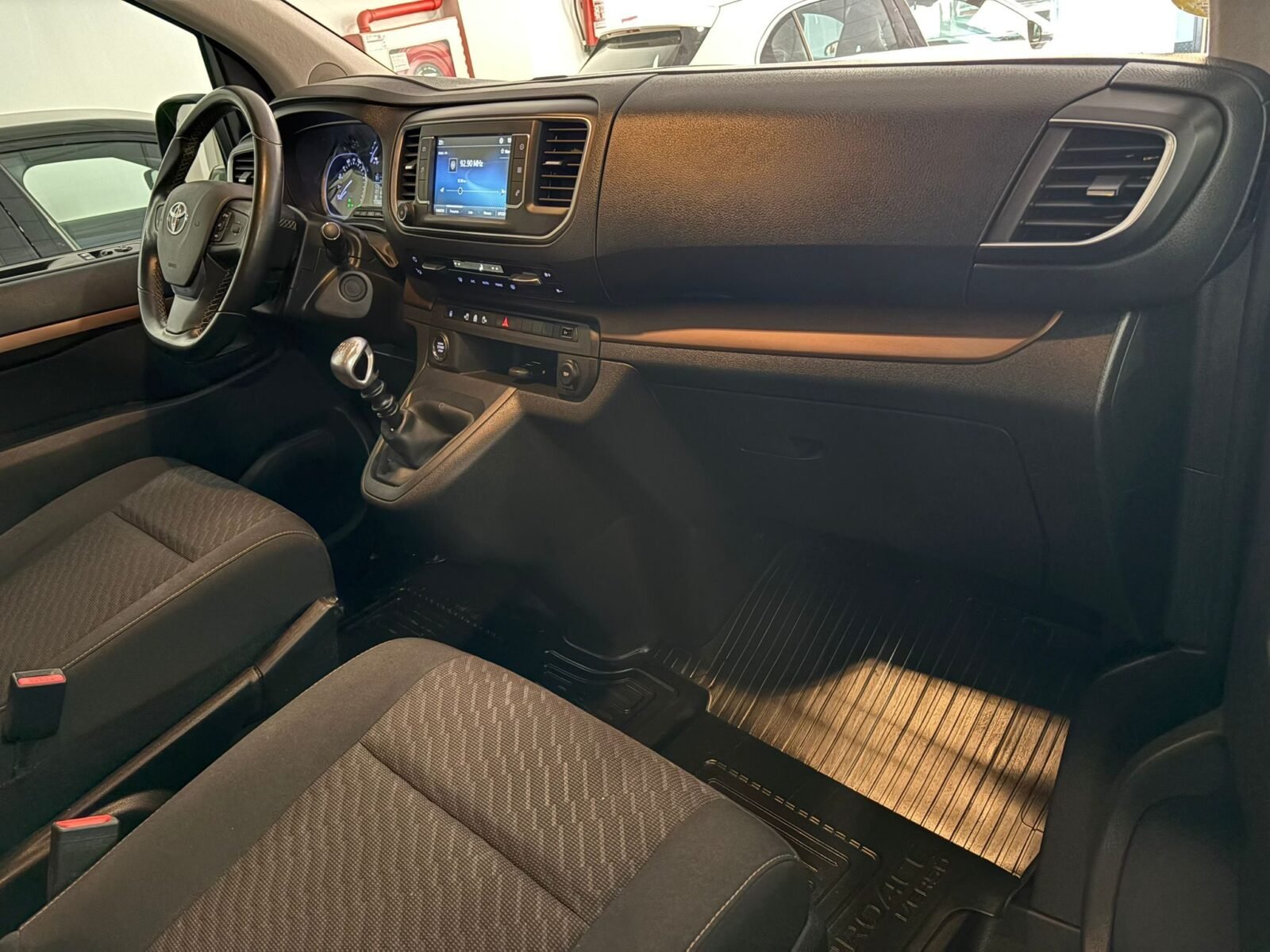 TOYOTA 1.5D FAMILY ADVANCE L1
