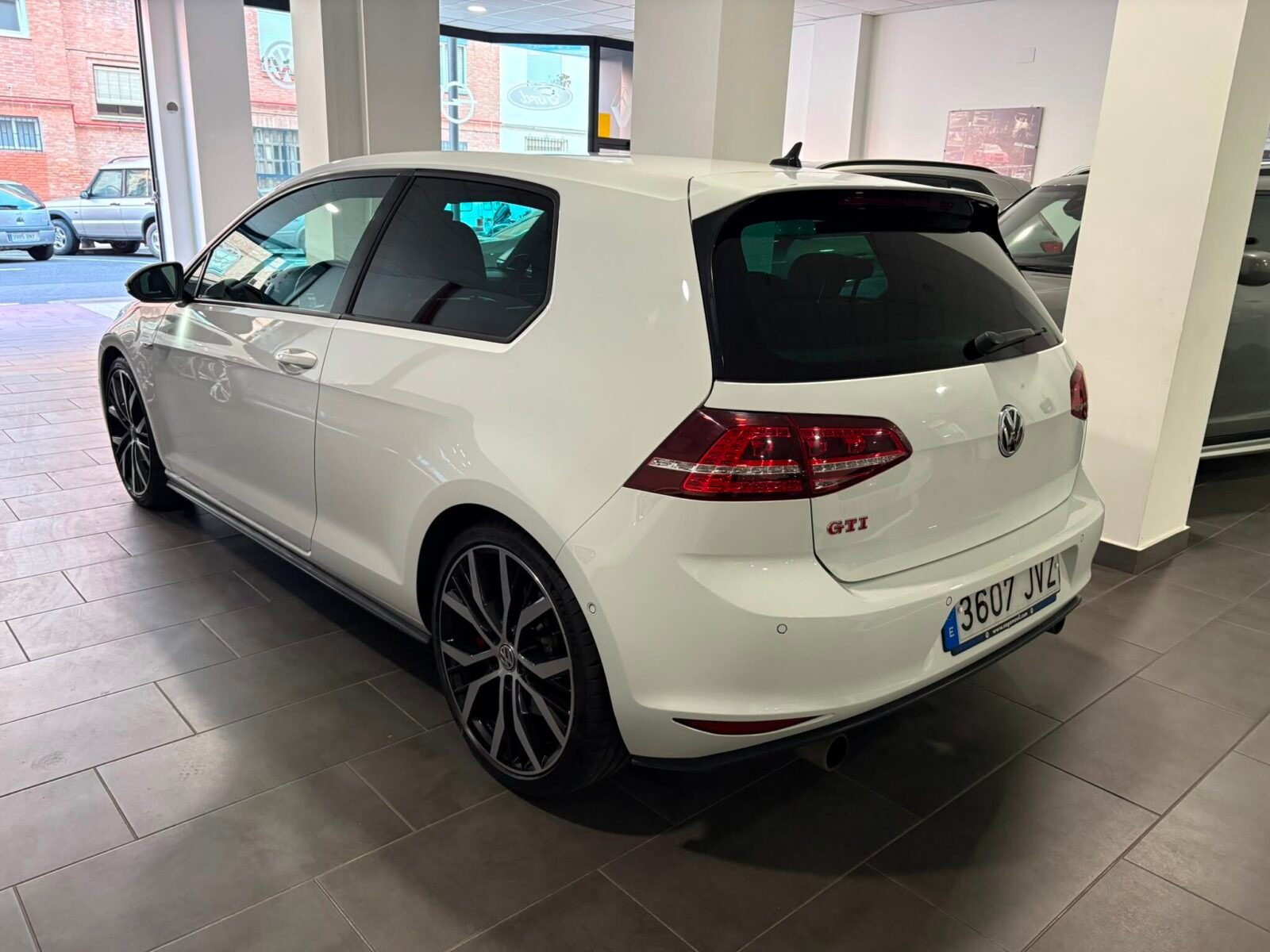 VOLKSWAGEN GOLF GTI Performance 2.0 TSI DSG BMT