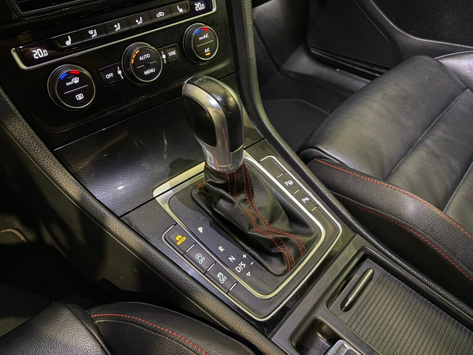 VOLKSWAGEN GOLF GTI Performance 2.0 TSI DSG BMT