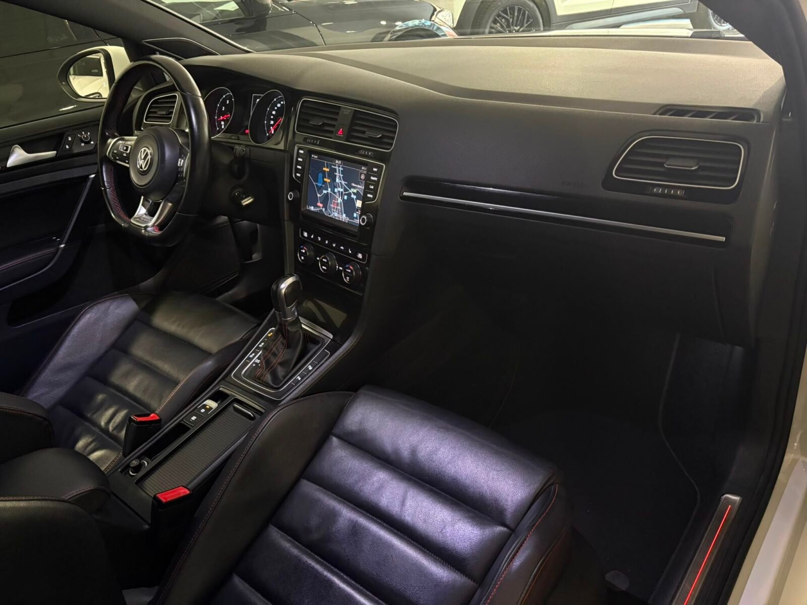 VOLKSWAGEN GOLF GTI Performance 2.0 TSI DSG BMT