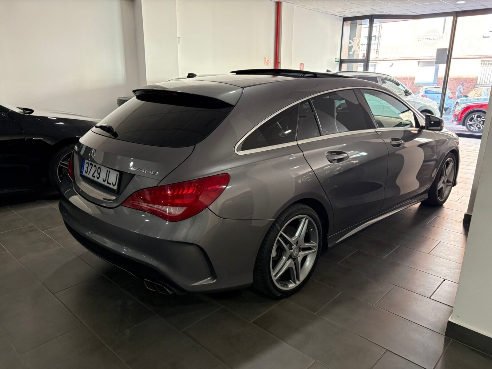 MERCEDES-BENZ CLA 200 d AMG Line Shooting Brake