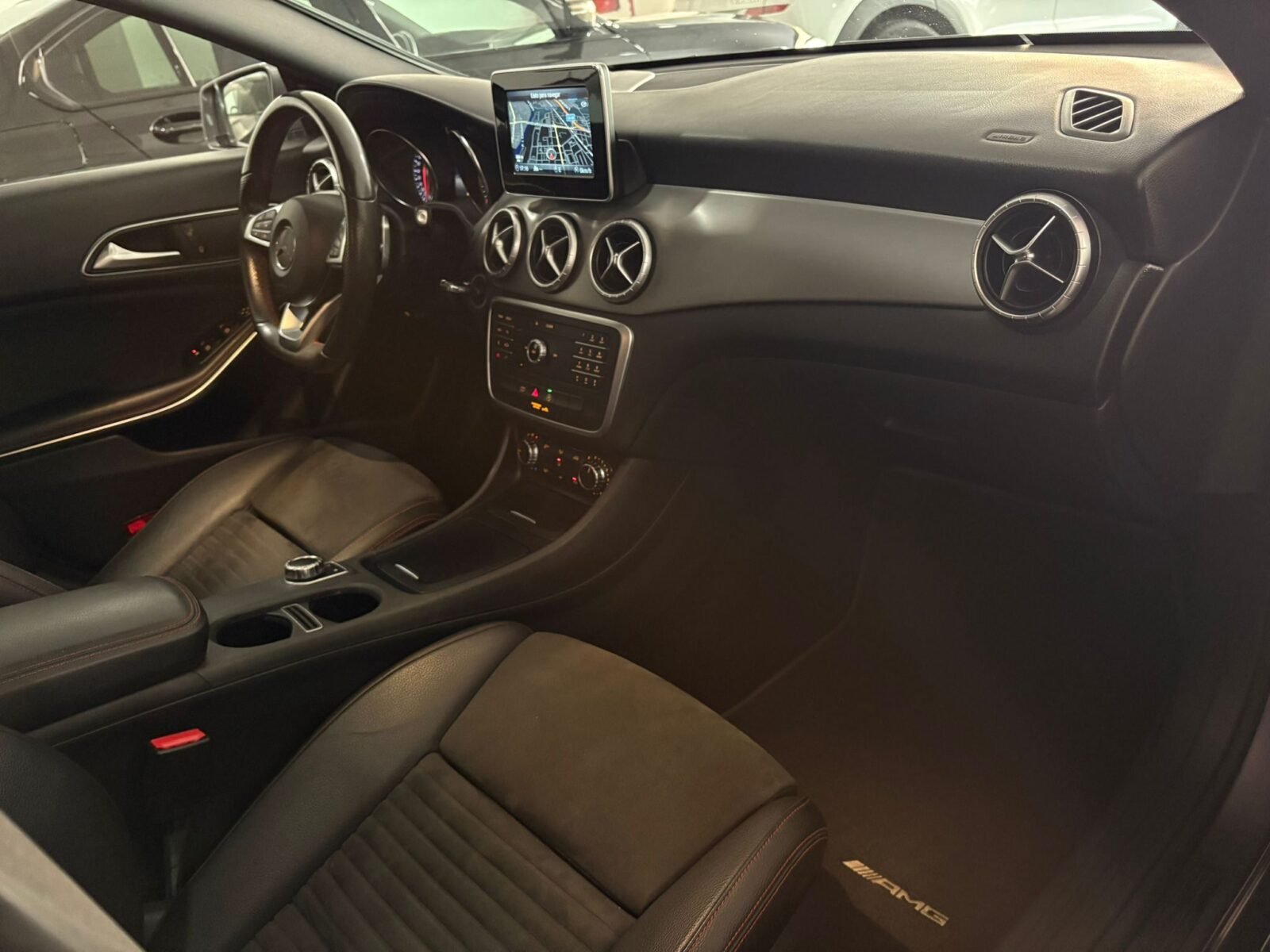 MERCEDES-BENZ CLA 200 d AMG Line Shooting Brake