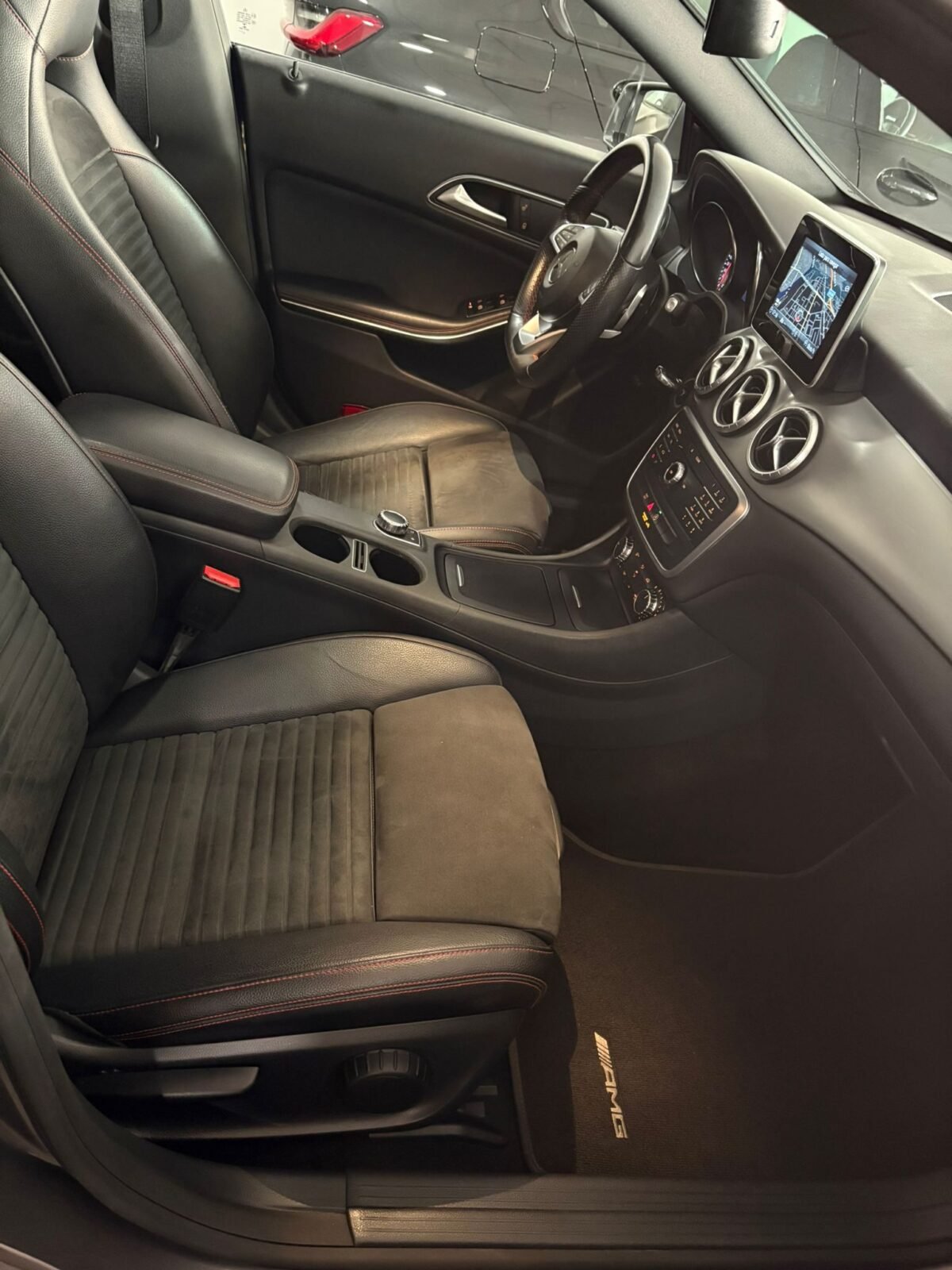 MERCEDES-BENZ CLA 200 d AMG Line Shooting Brake