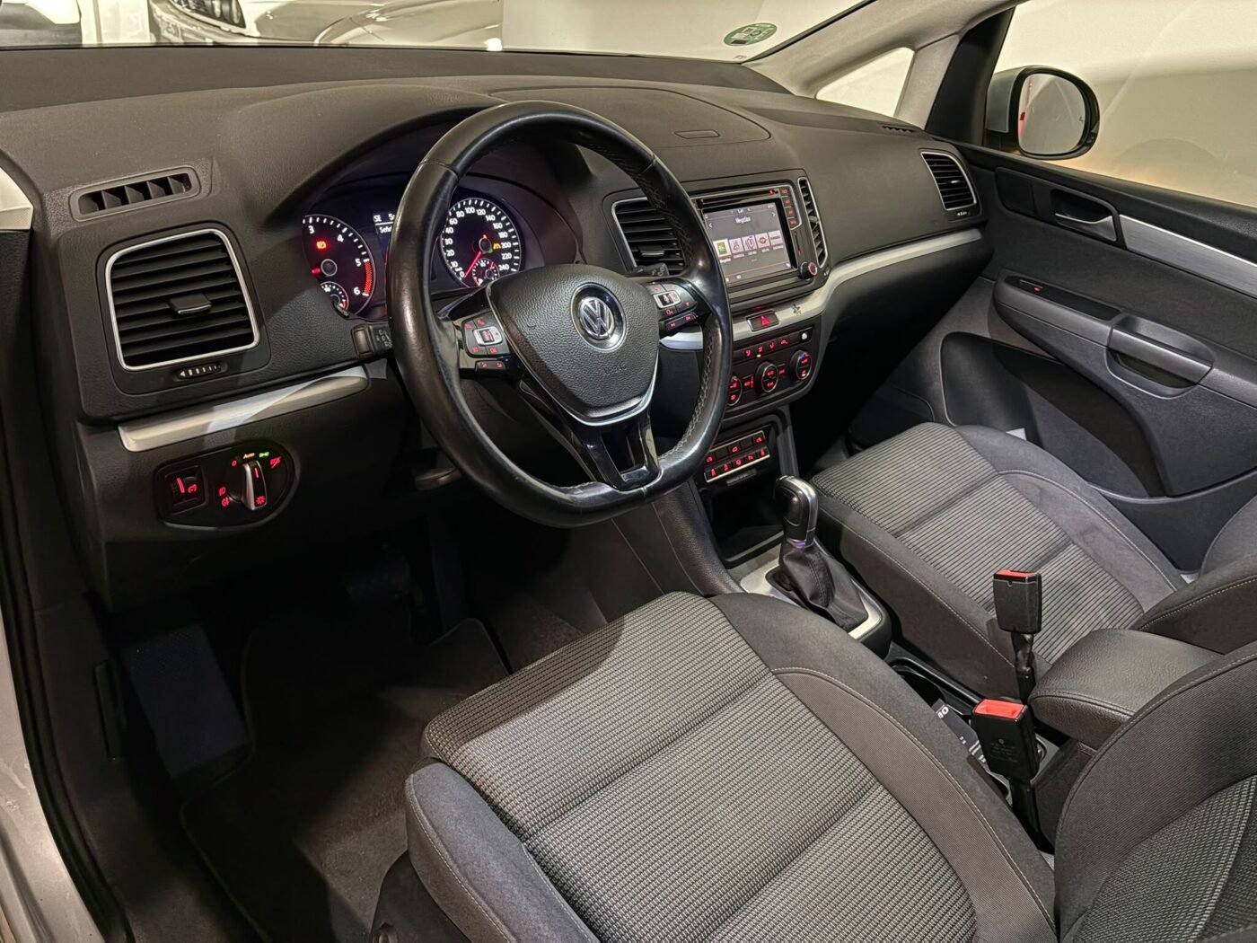 VOLKSWAGEN SHARAN Advance 2.0 TDI DSG